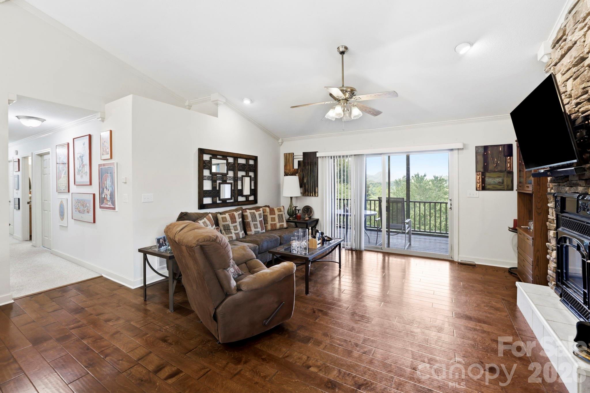 81 Chestnut Lane — Hendersonville