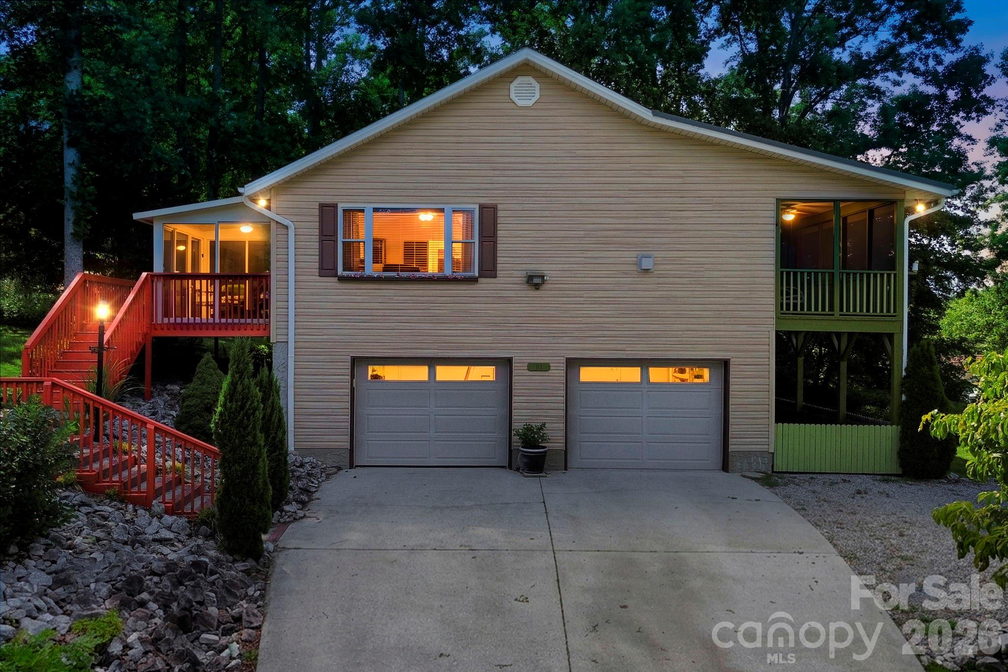 81 Chestnut Lane — Hendersonville