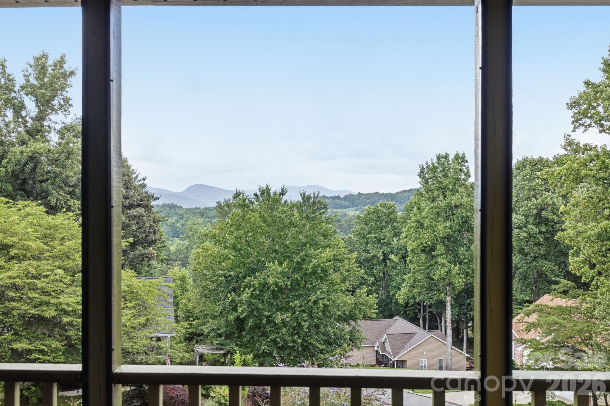 81 Chestnut Lane — Hendersonville