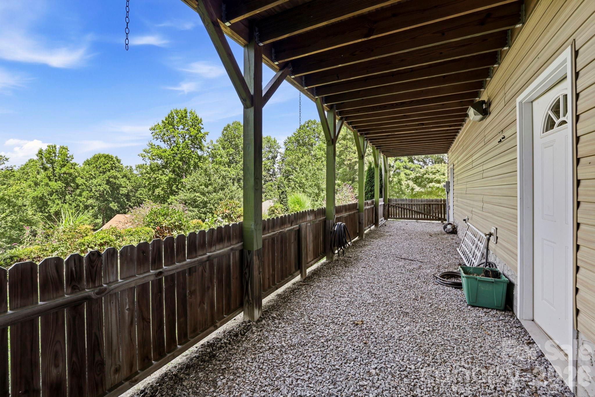 81 Chestnut Lane — Hendersonville