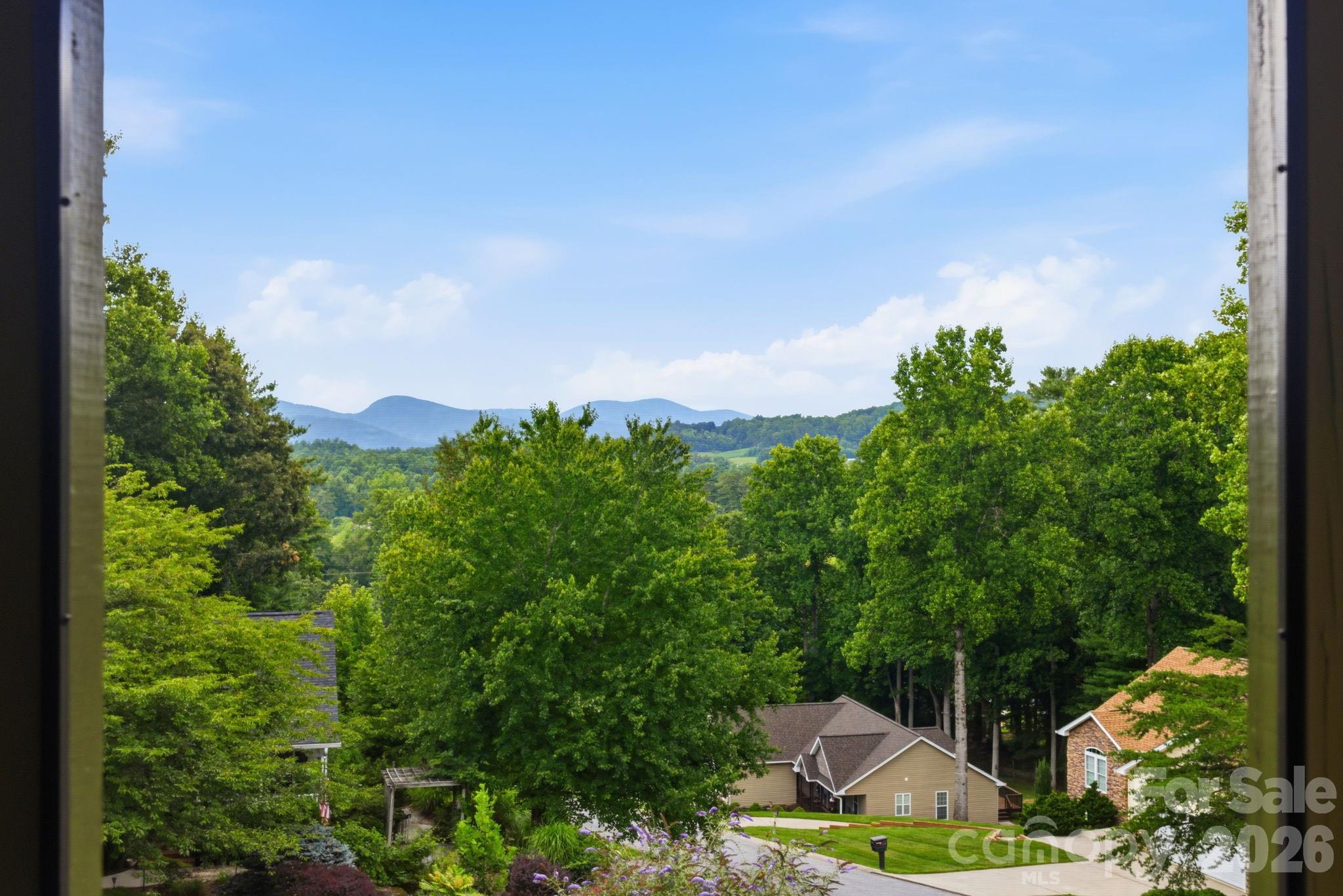 81 Chestnut Lane — Hendersonville