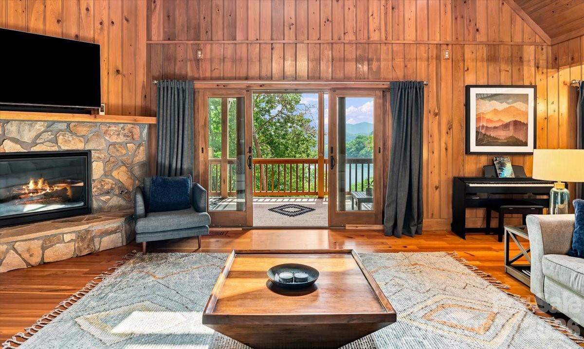 317 Von Trapp Lane — Tuckasegee