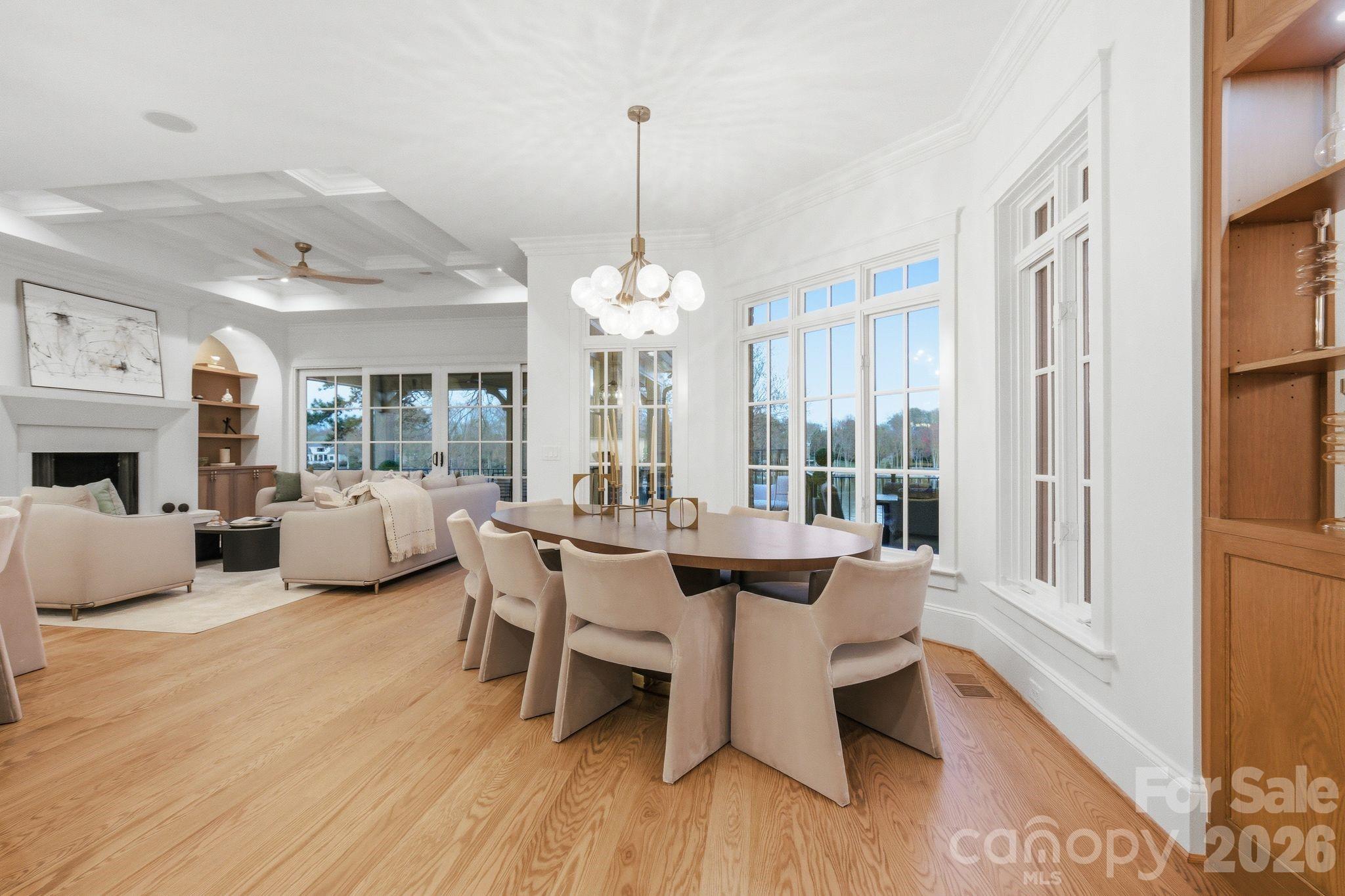 101 S Longfellow Lane — Mooresville