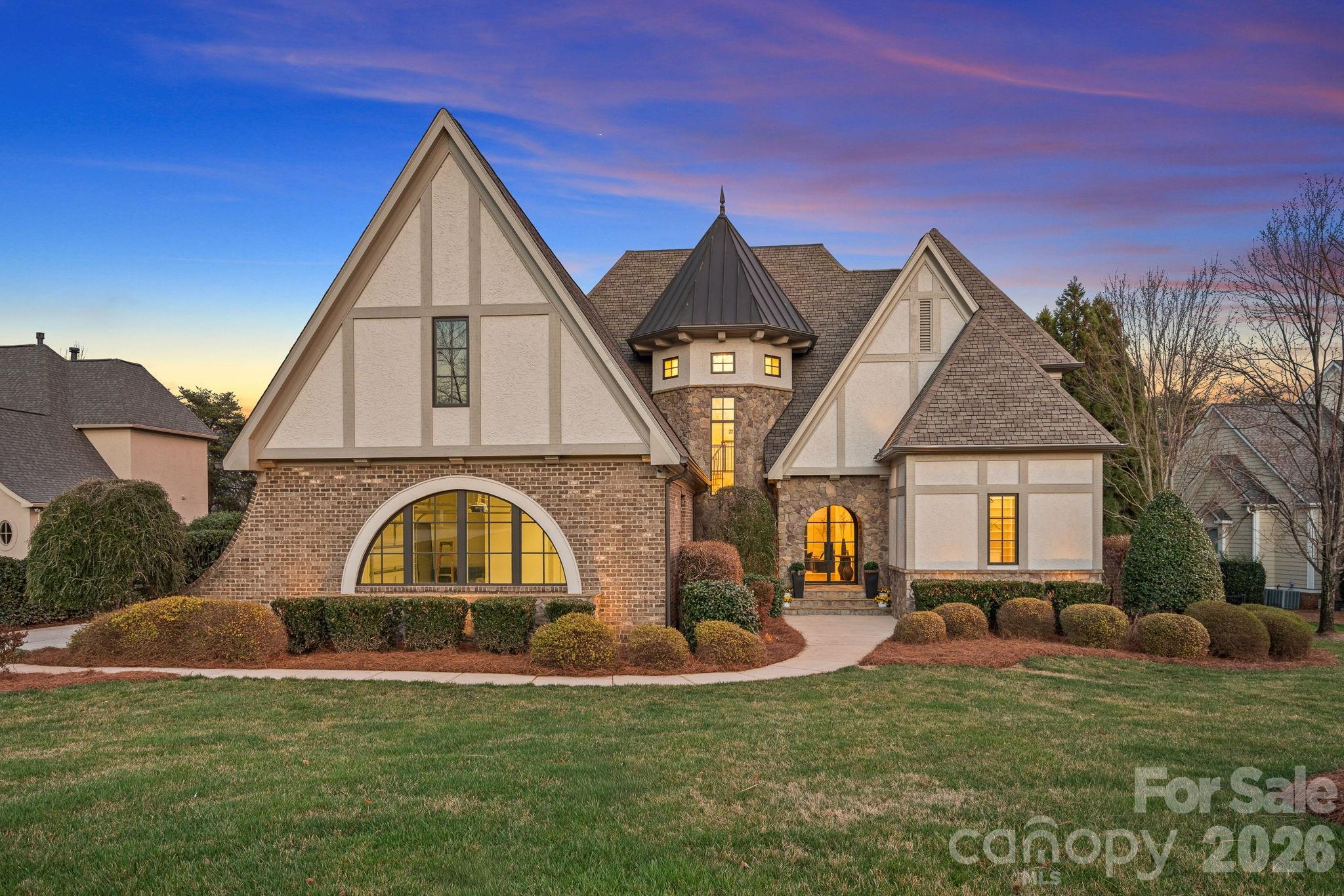 101 S Longfellow Lane — Mooresville
