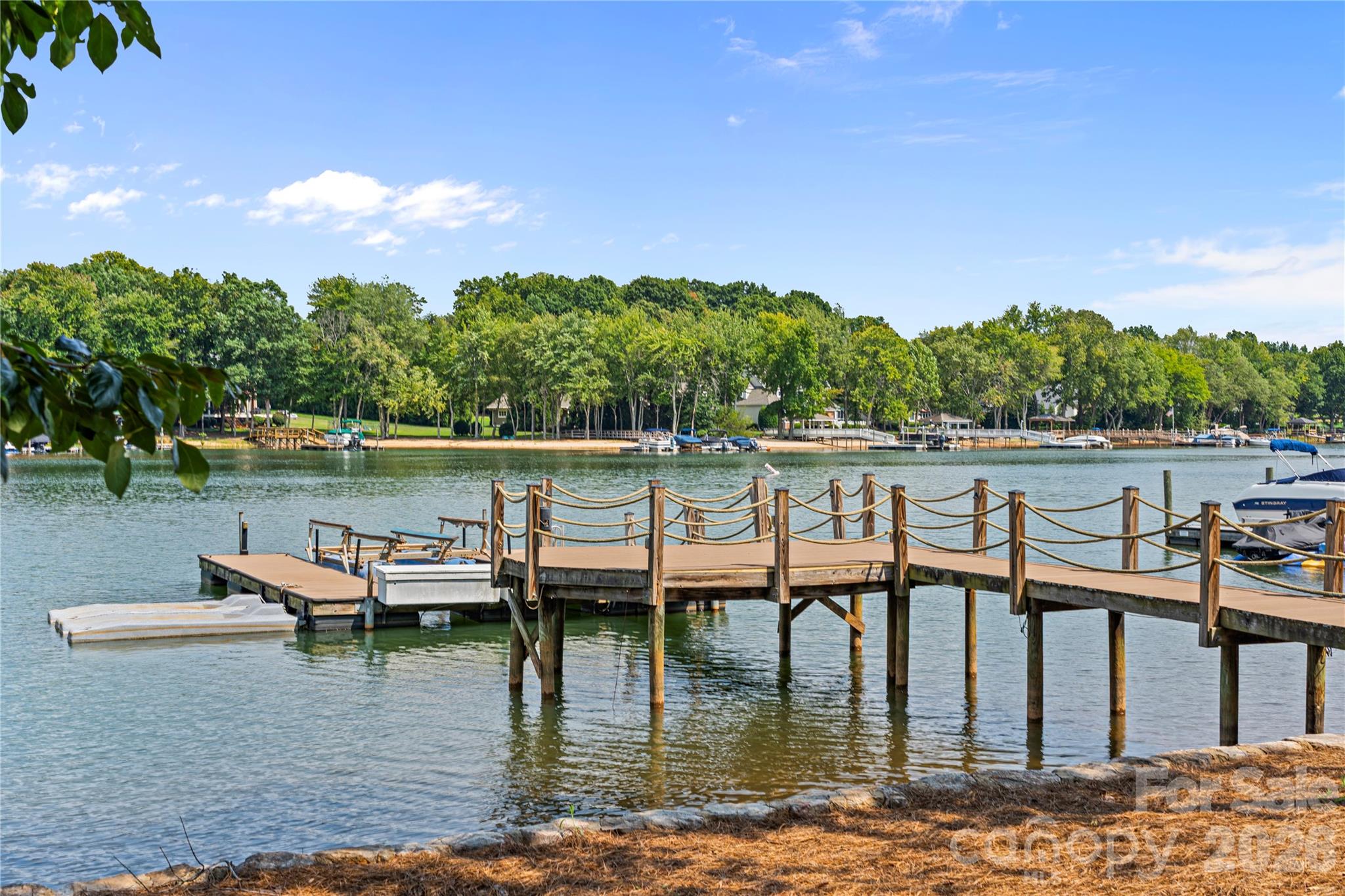 101 S Longfellow Lane — Mooresville