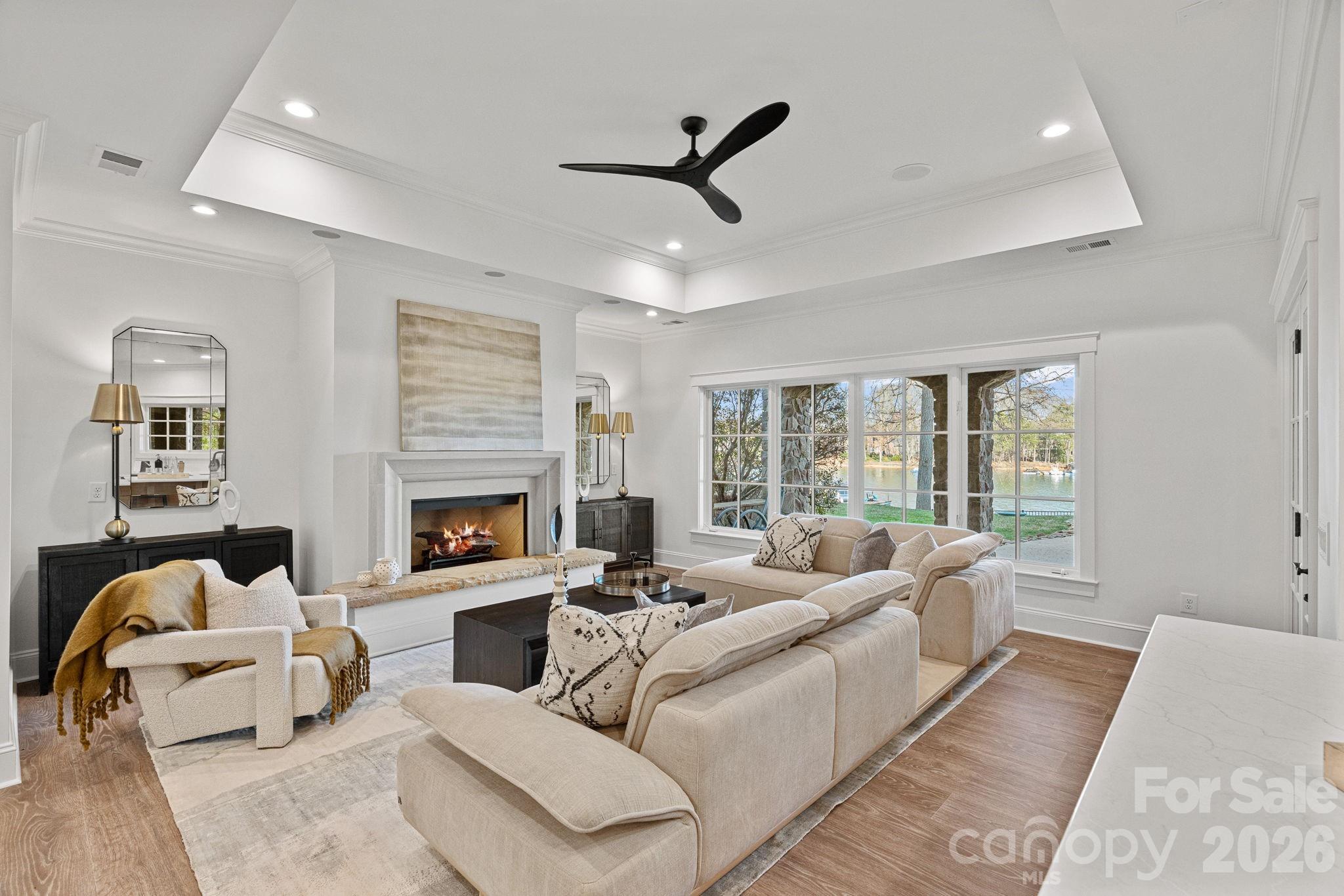 101 S Longfellow Lane — Mooresville