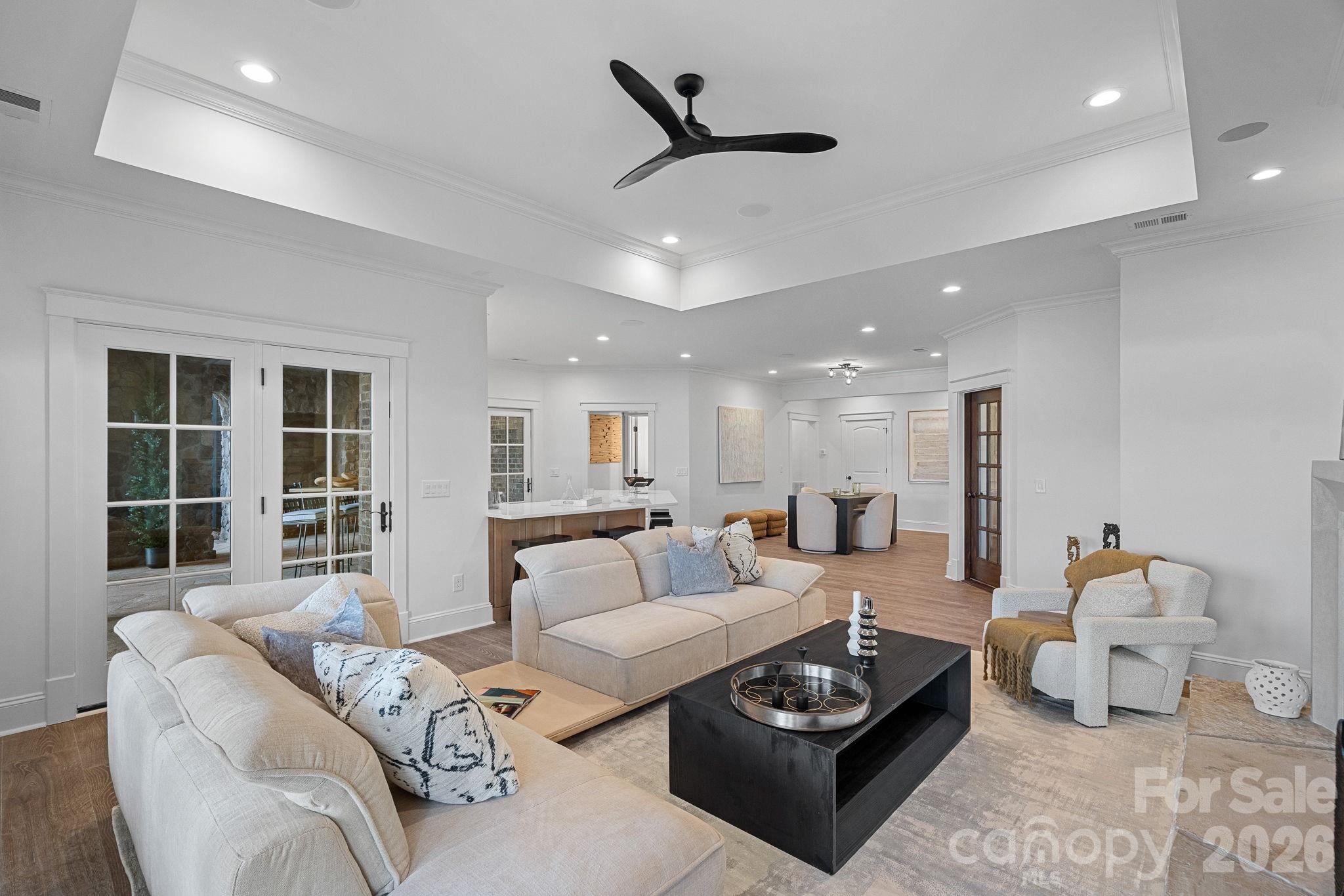 101 S Longfellow Lane — Mooresville
