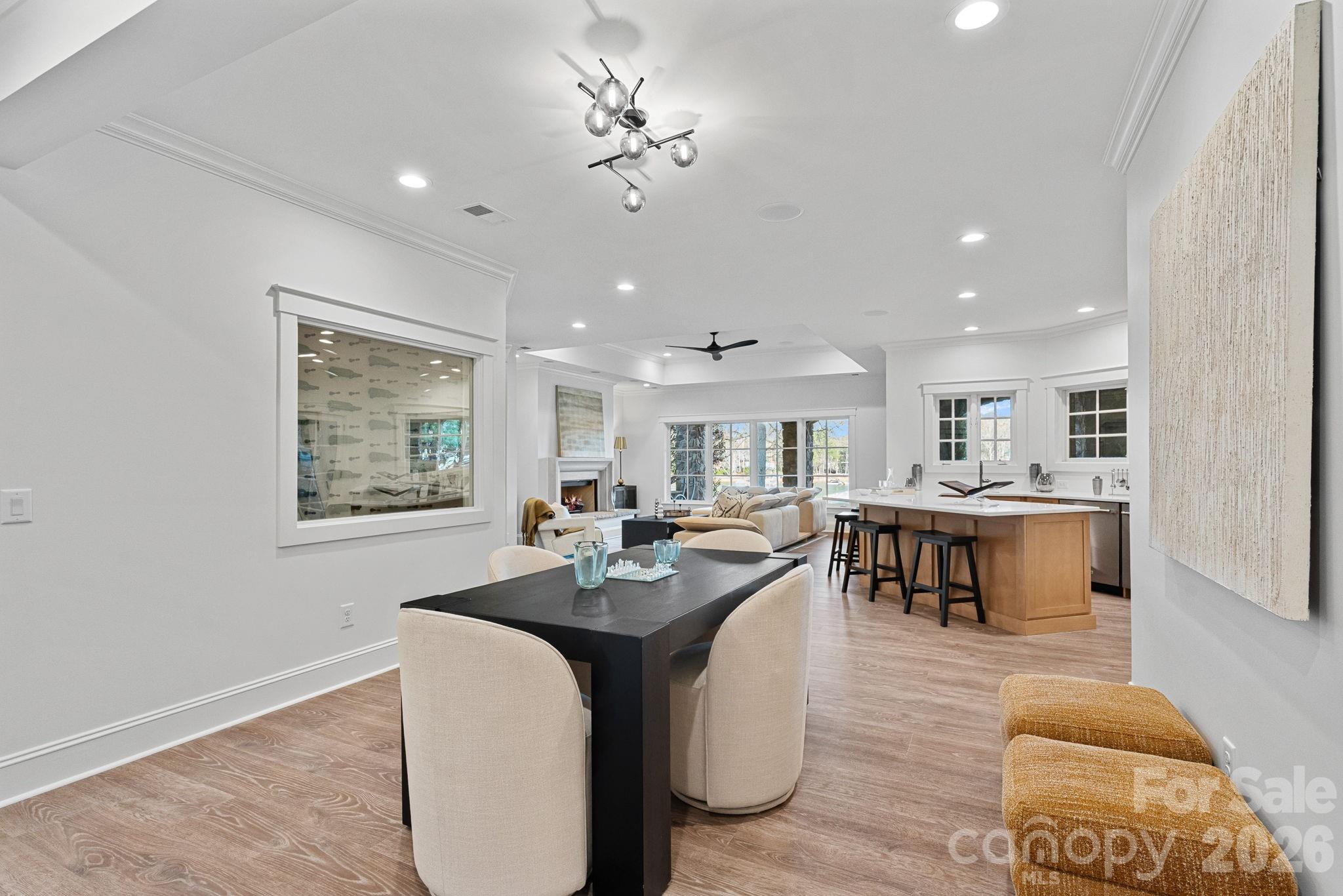 101 S Longfellow Lane — Mooresville