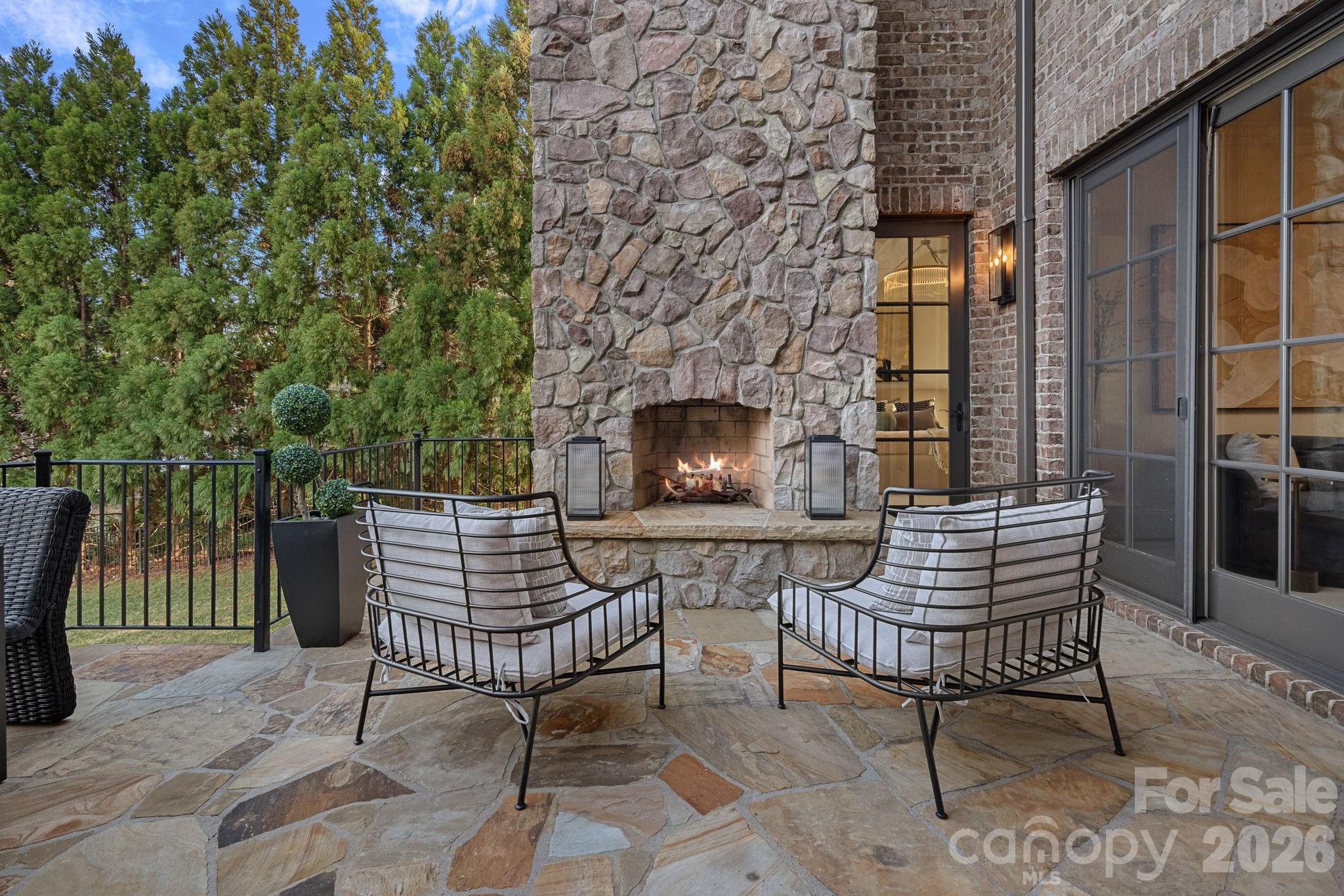 101 S Longfellow Lane — Mooresville