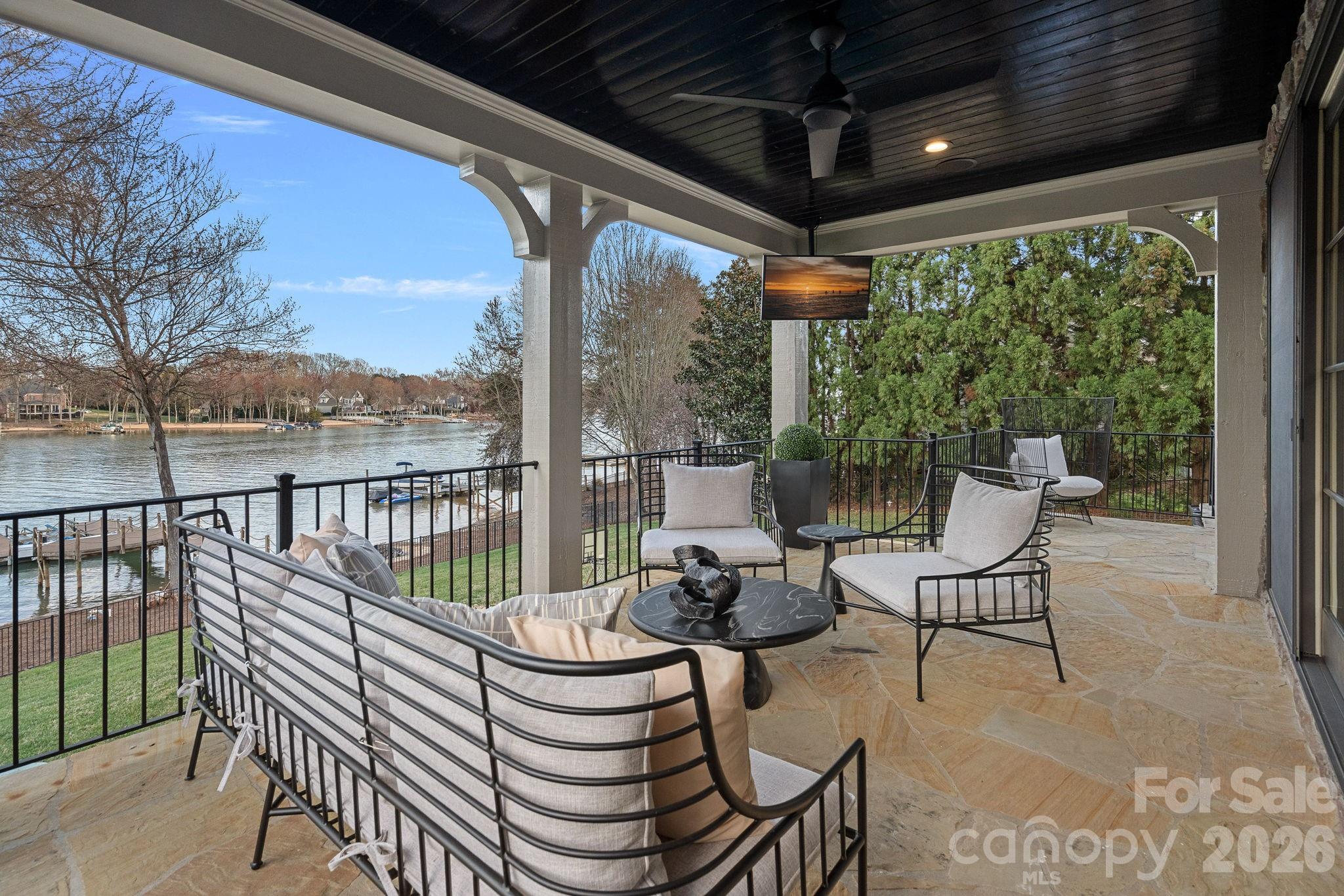 101 S Longfellow Lane — Mooresville