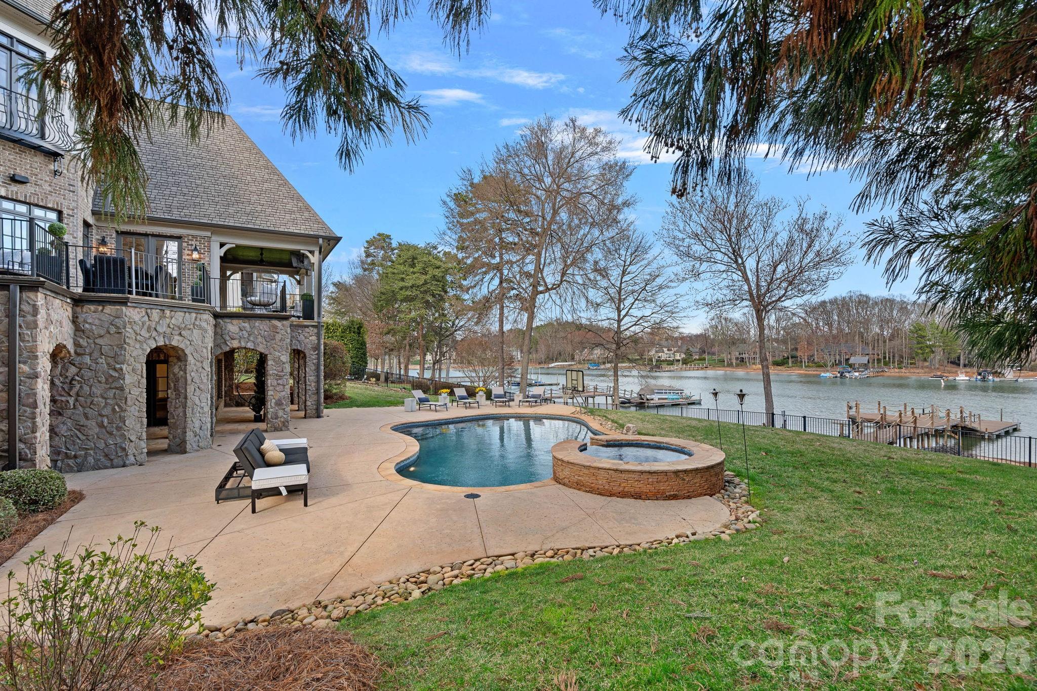 101 S Longfellow Lane — Mooresville