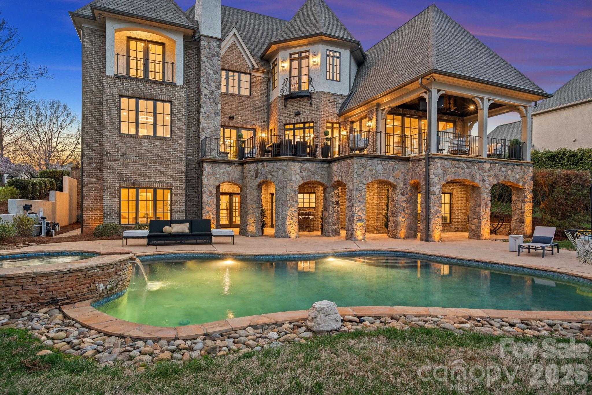101 S Longfellow Lane — Mooresville