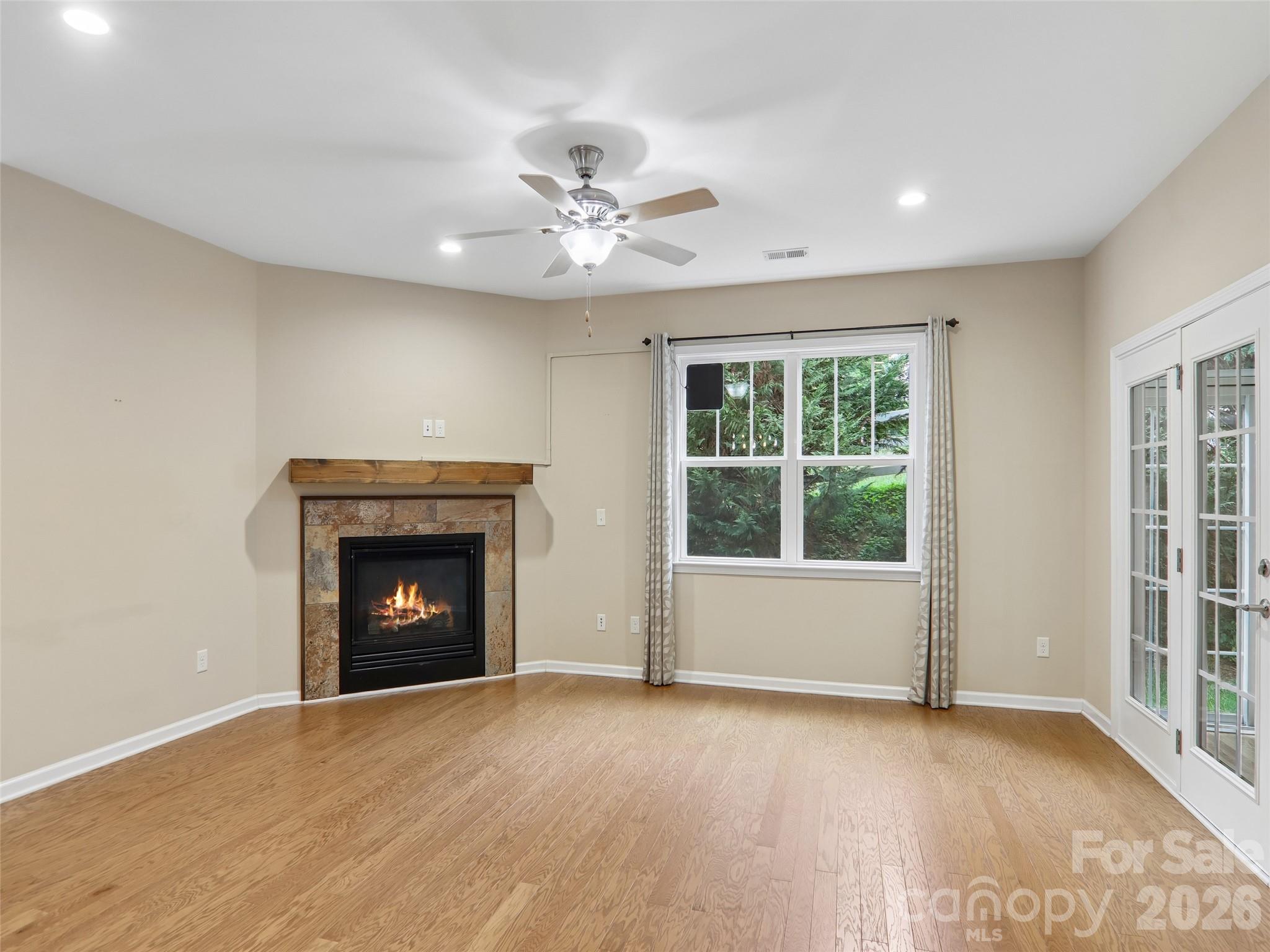 11 Eagle Pointe Way — Flat Rock