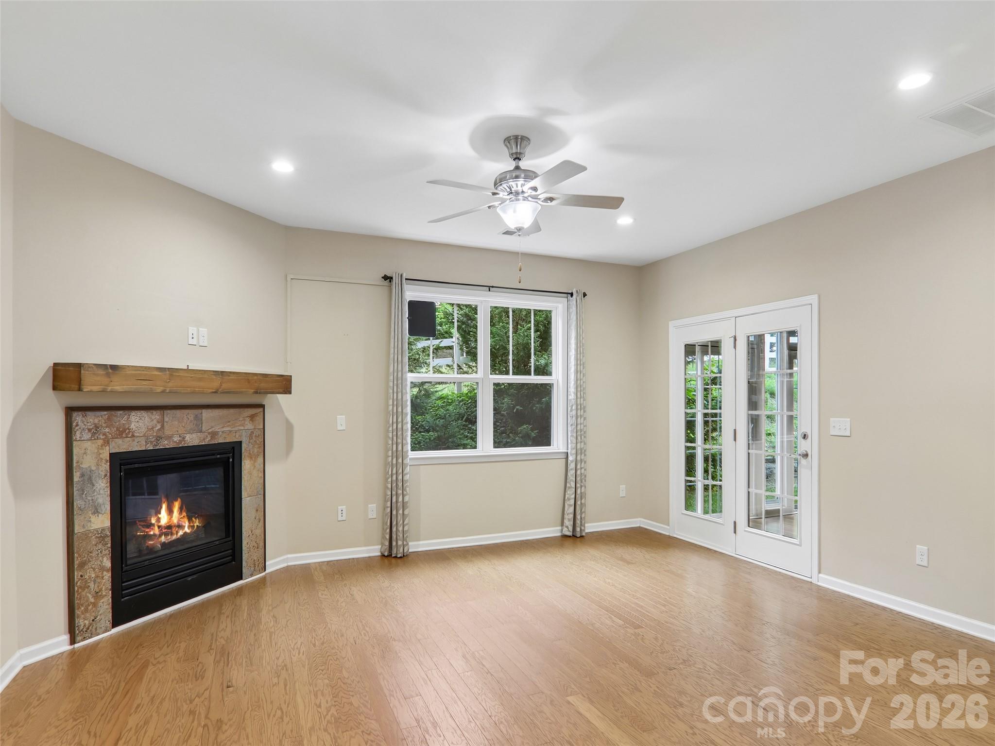 11 Eagle Pointe Way — Flat Rock