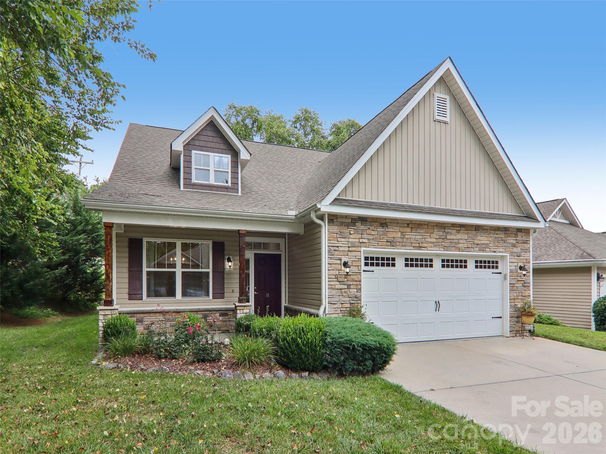 11 Eagle Pointe Way — Flat Rock