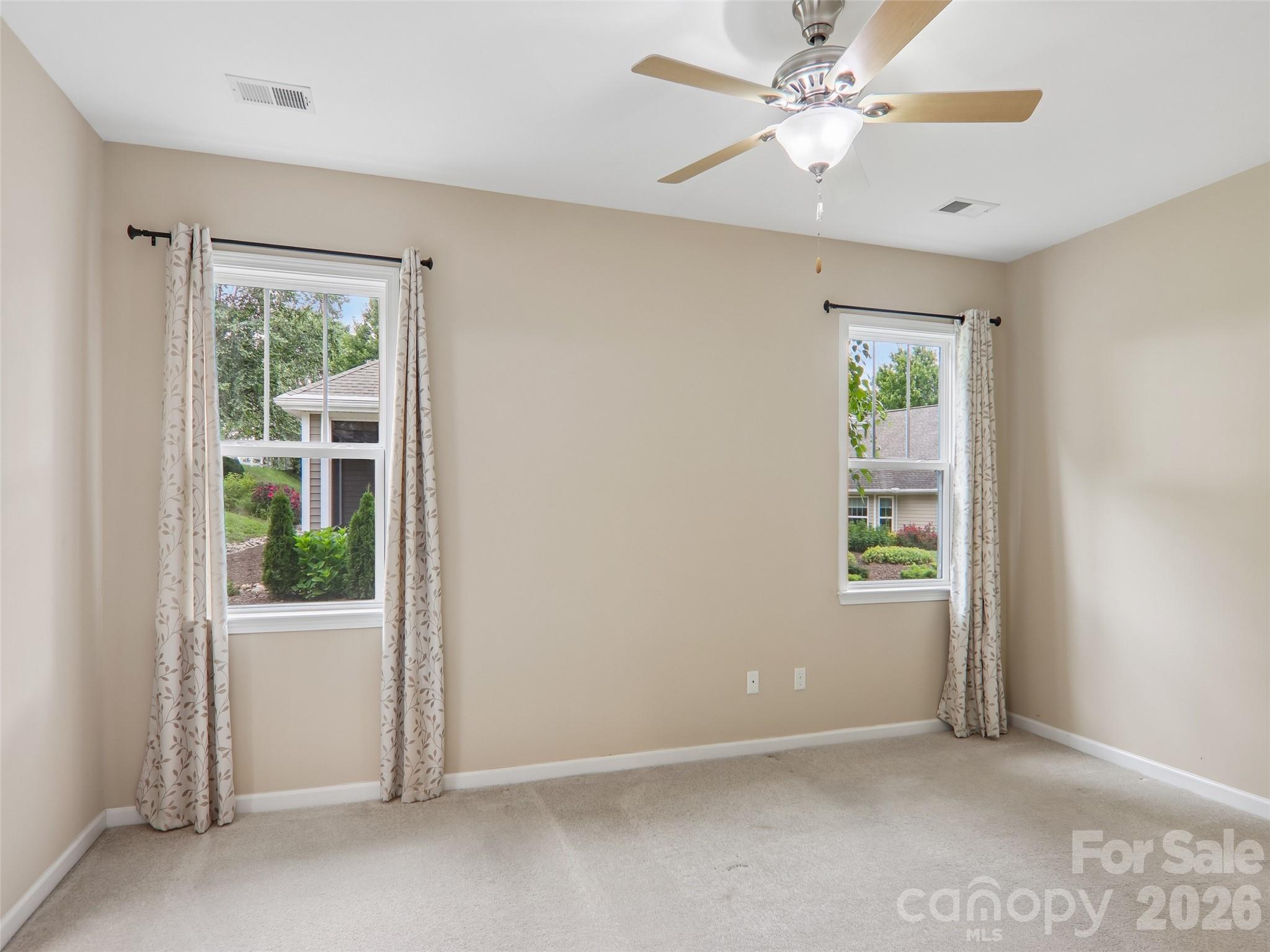 11 Eagle Pointe Way — Flat Rock