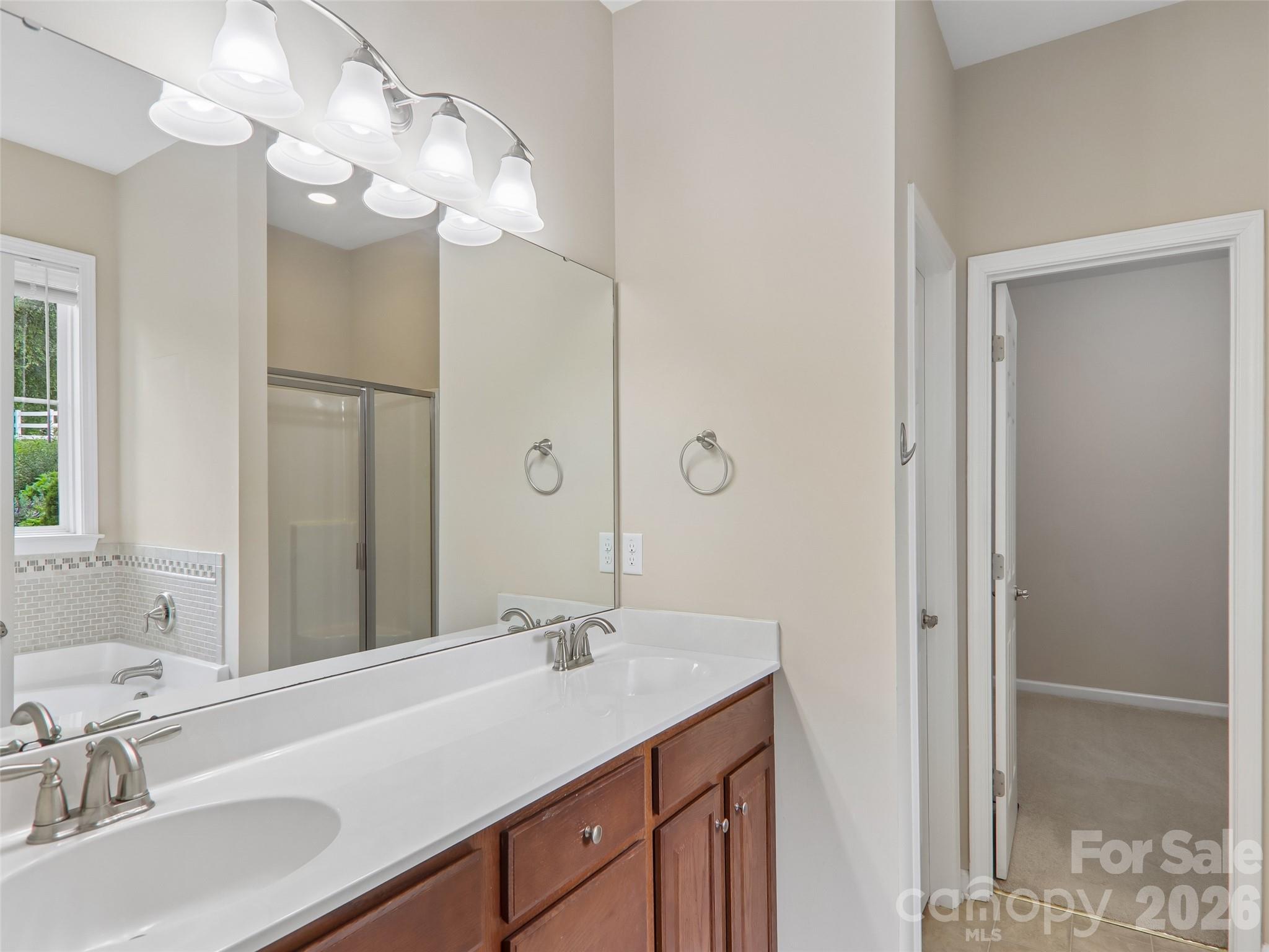 11 Eagle Pointe Way — Flat Rock