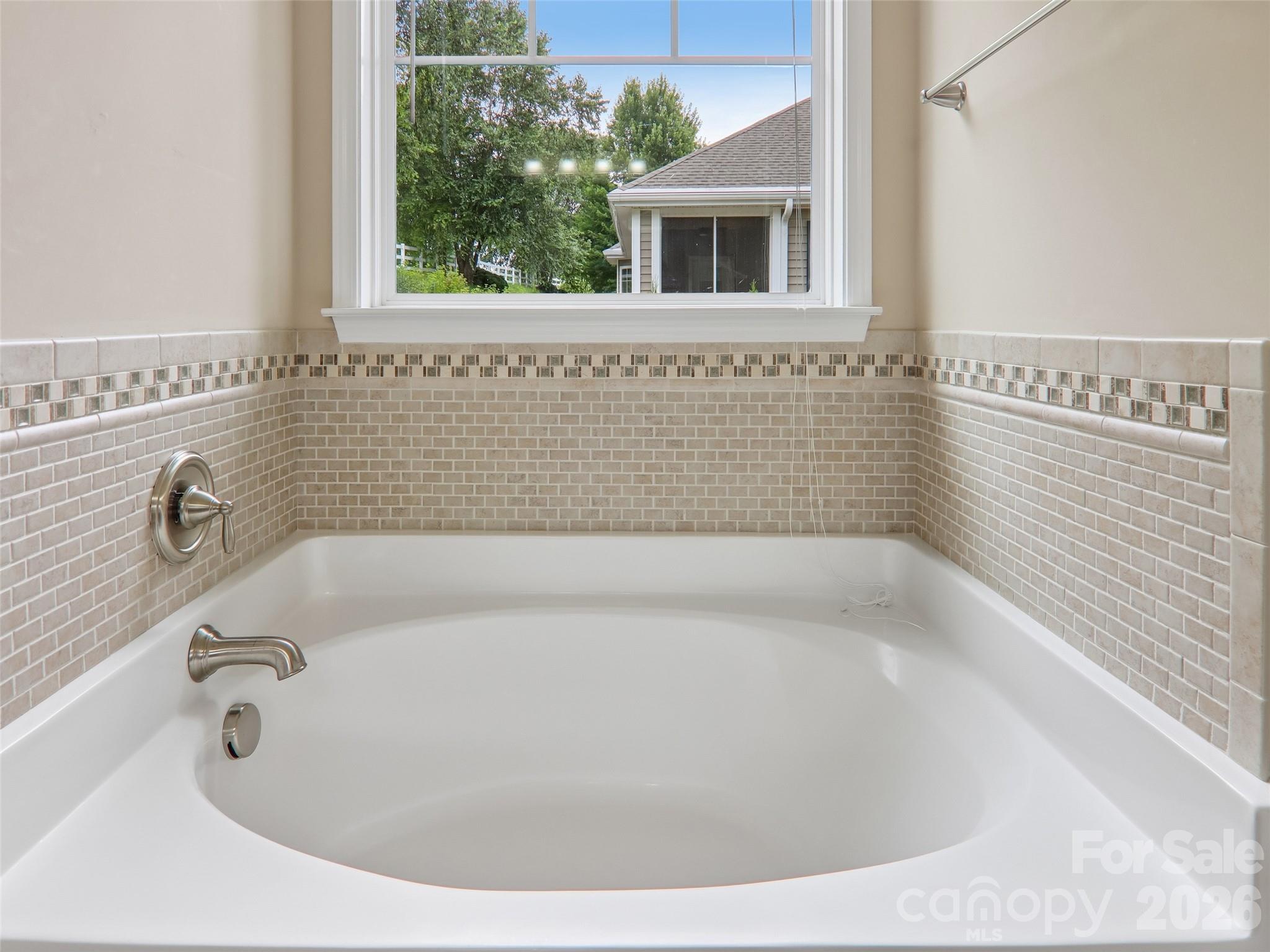 11 Eagle Pointe Way — Flat Rock