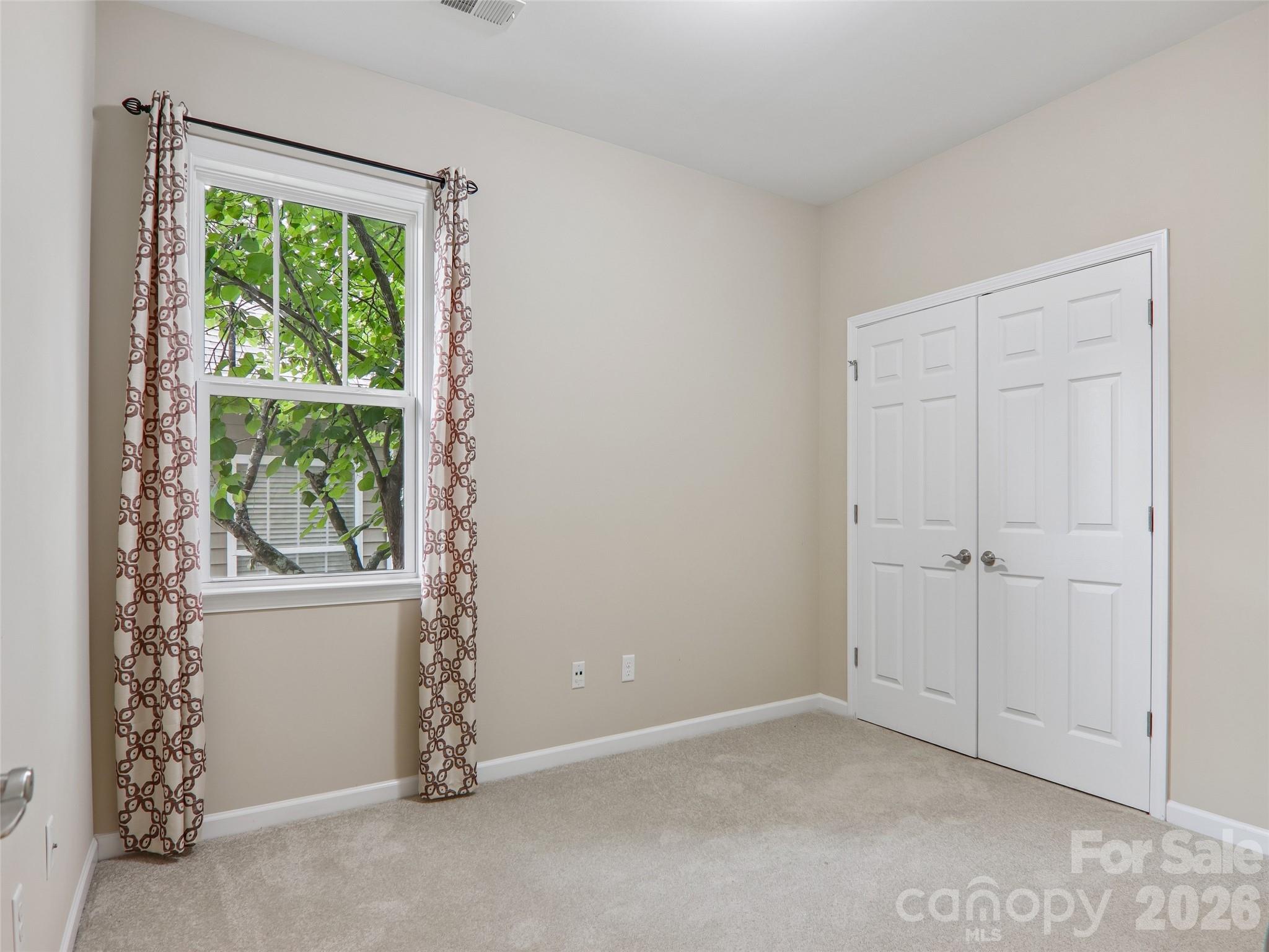 11 Eagle Pointe Way — Flat Rock
