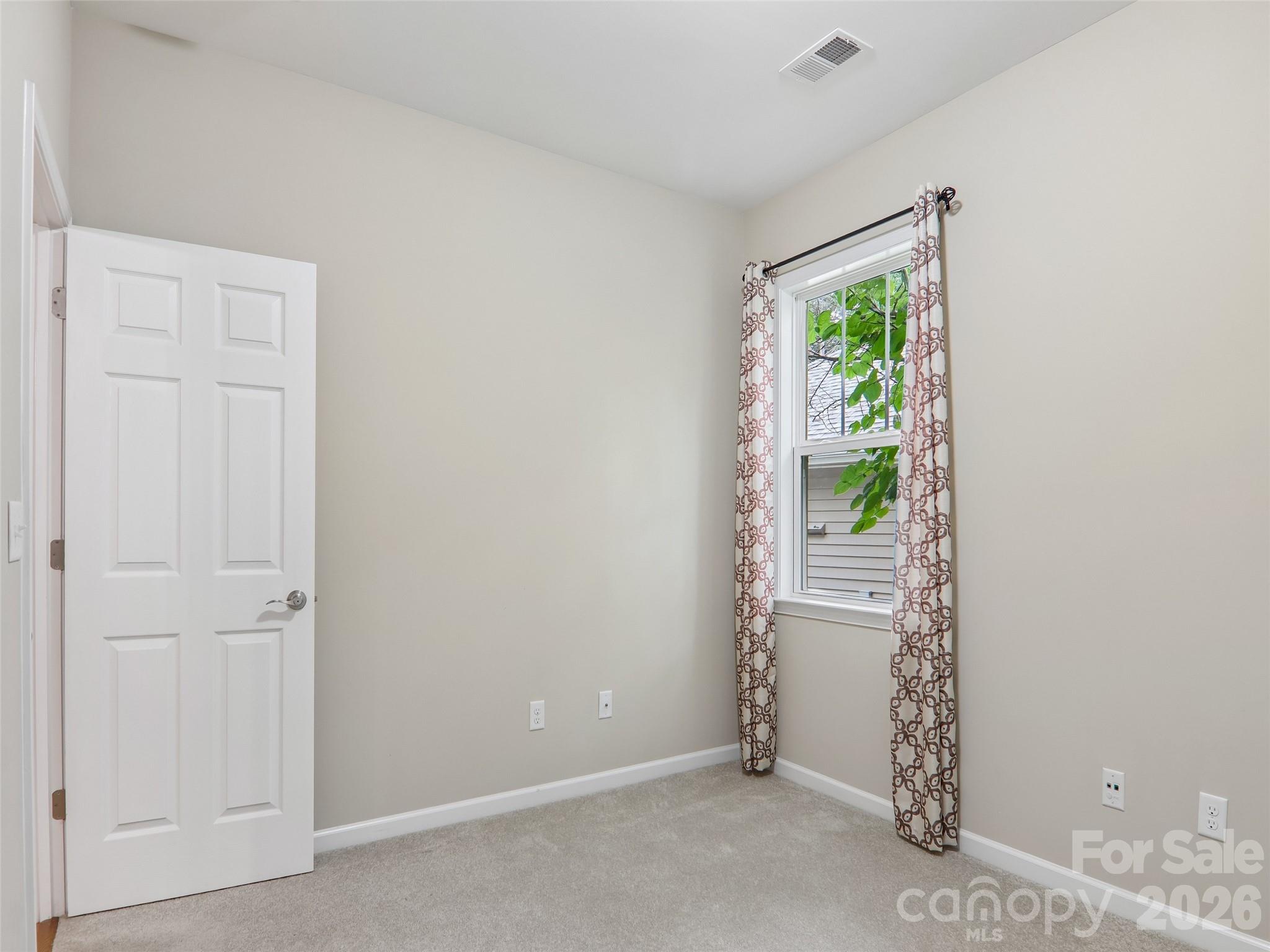 11 Eagle Pointe Way — Flat Rock