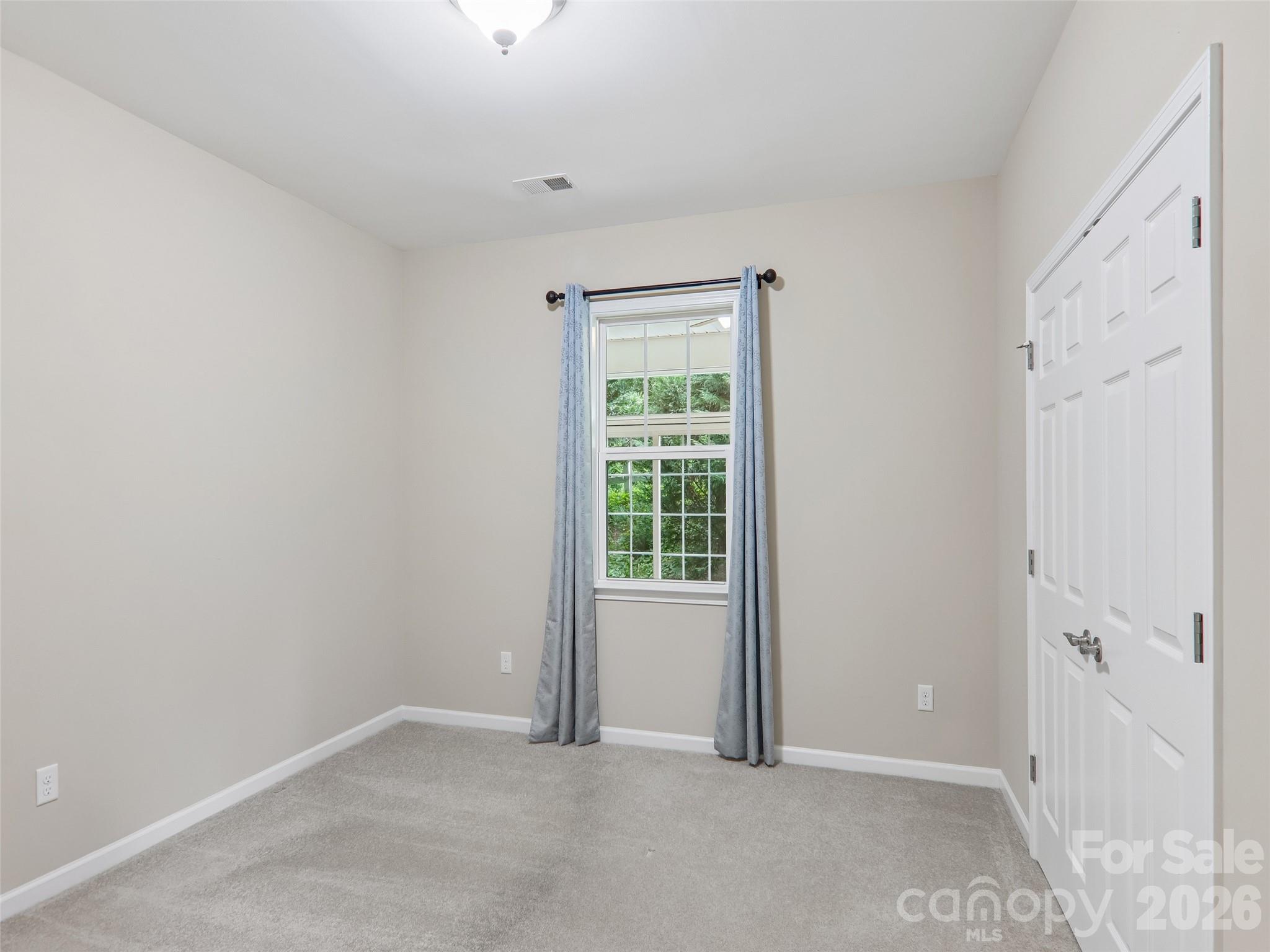 11 Eagle Pointe Way — Flat Rock