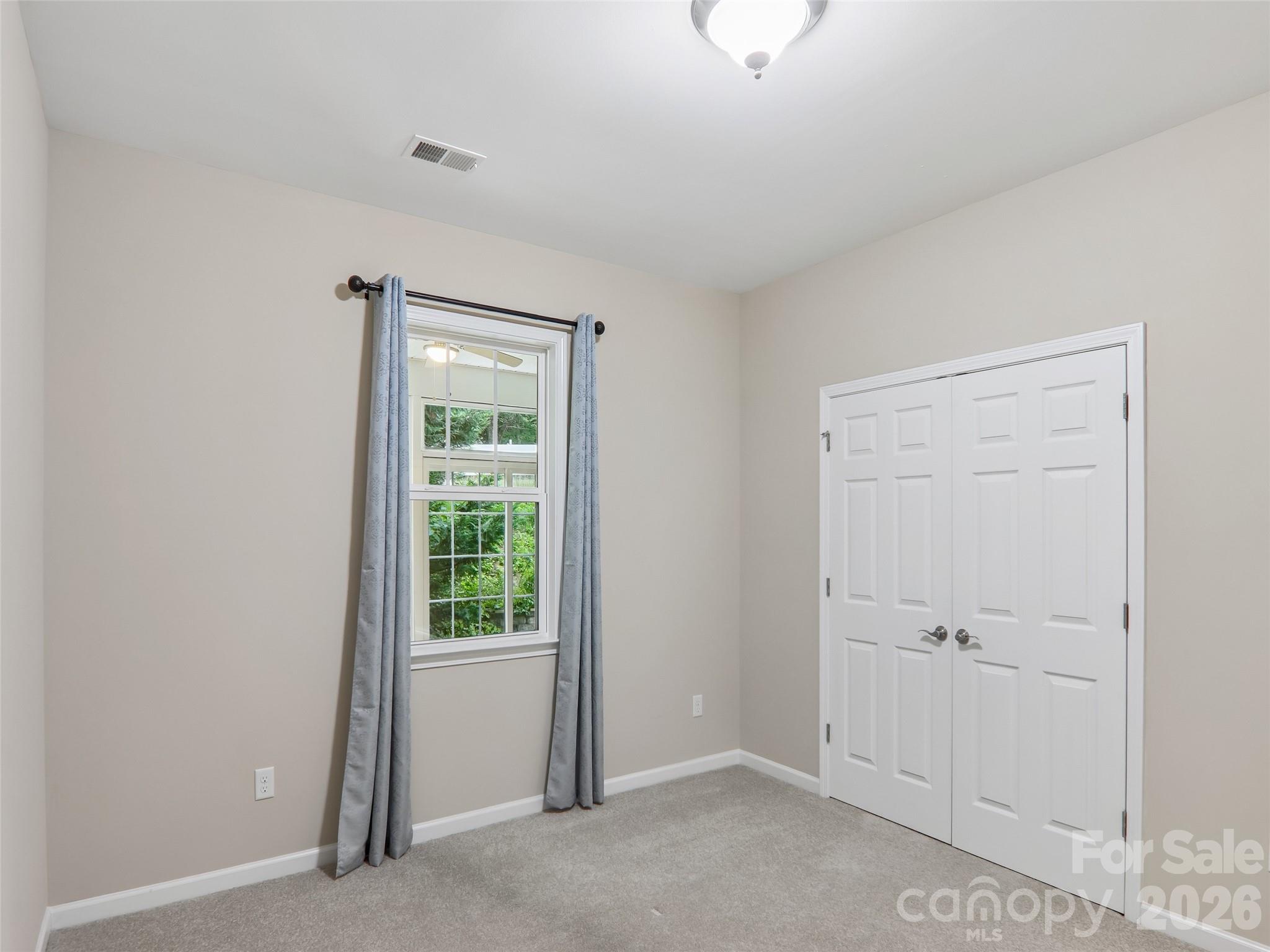 11 Eagle Pointe Way — Flat Rock