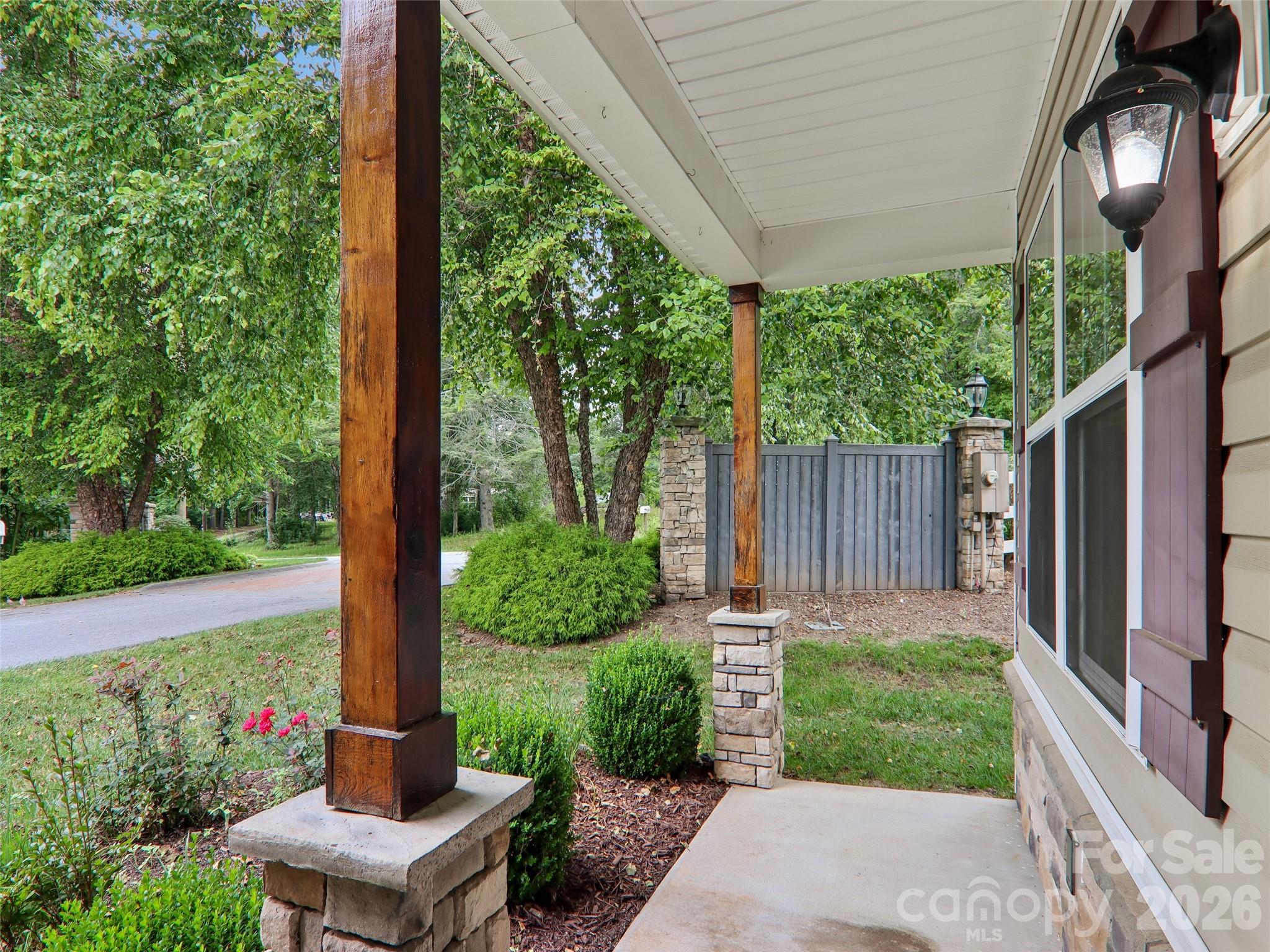11 Eagle Pointe Way — Flat Rock