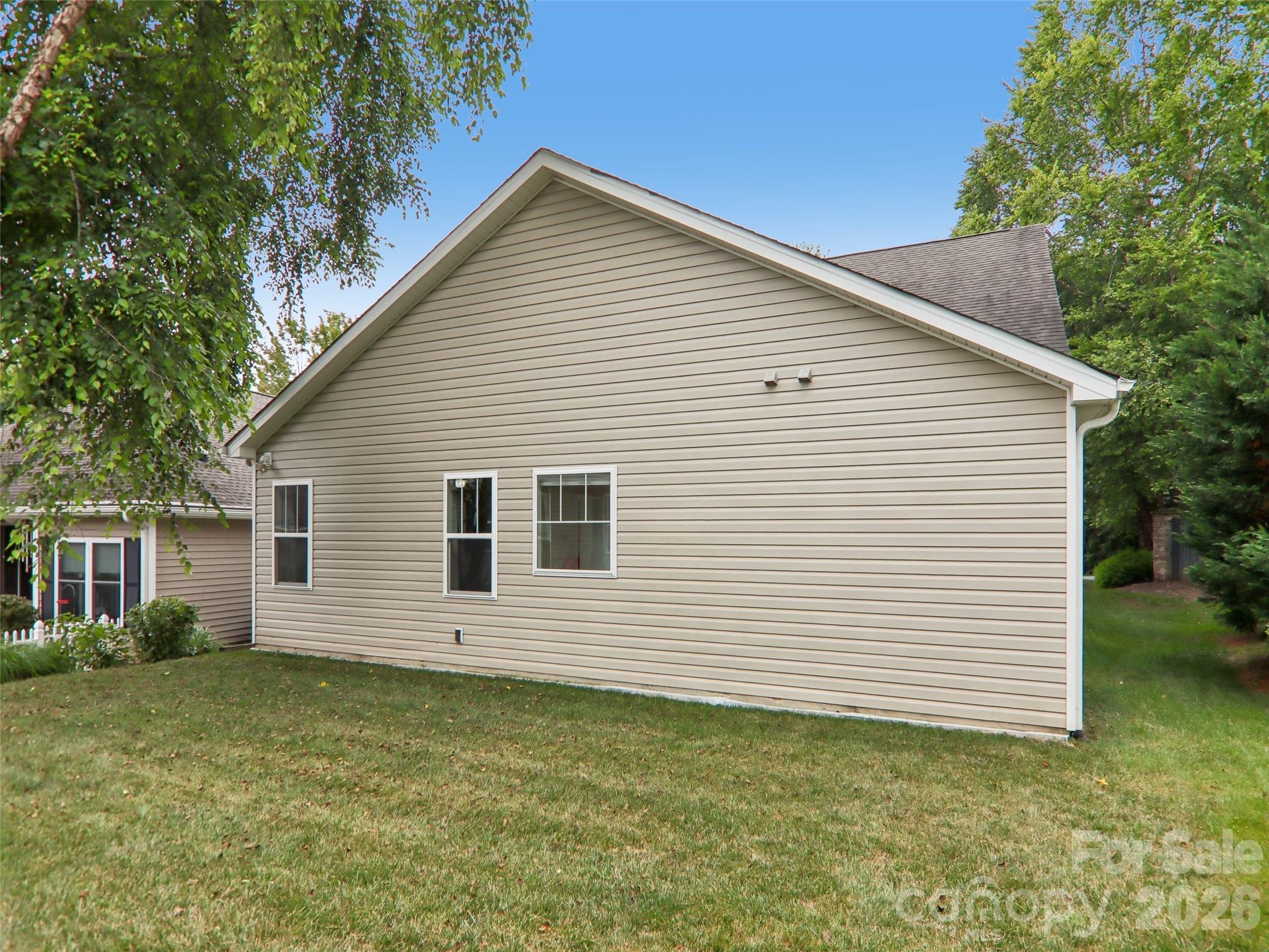11 Eagle Pointe Way — Flat Rock