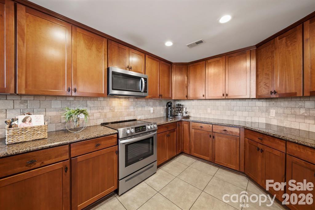 589 Catawba Street E — Belmont