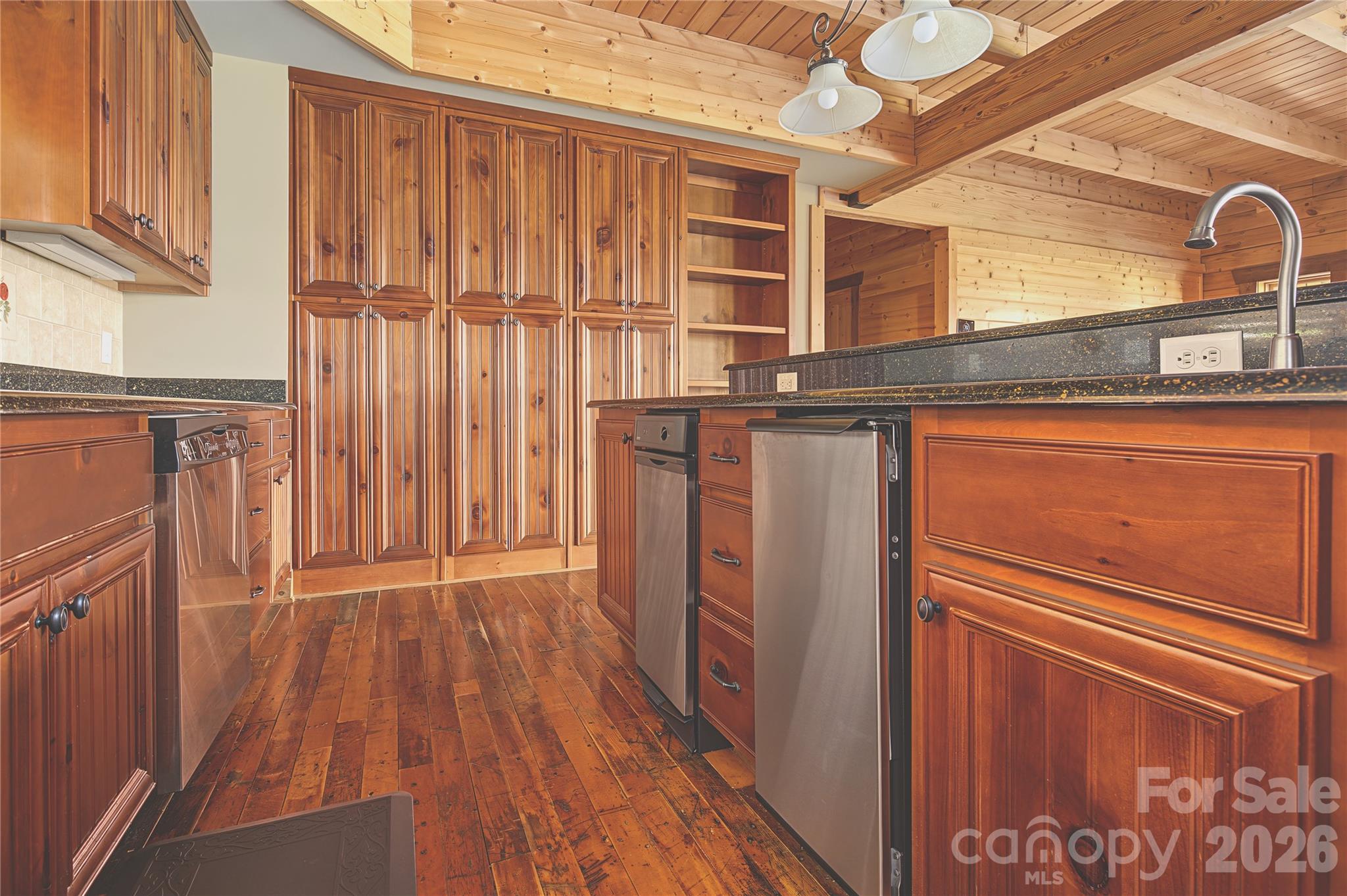925 Appalachian Way — Bryson City