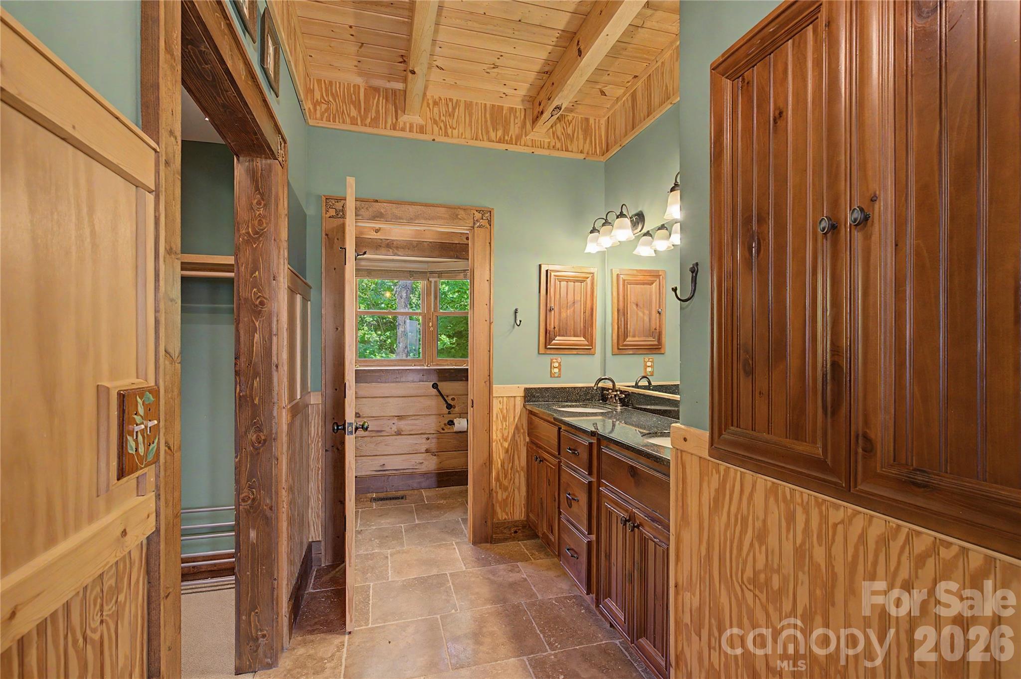 925 Appalachian Way — Bryson City