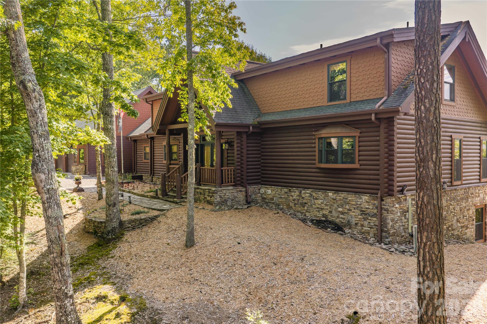 925 Appalachian Way — Bryson City