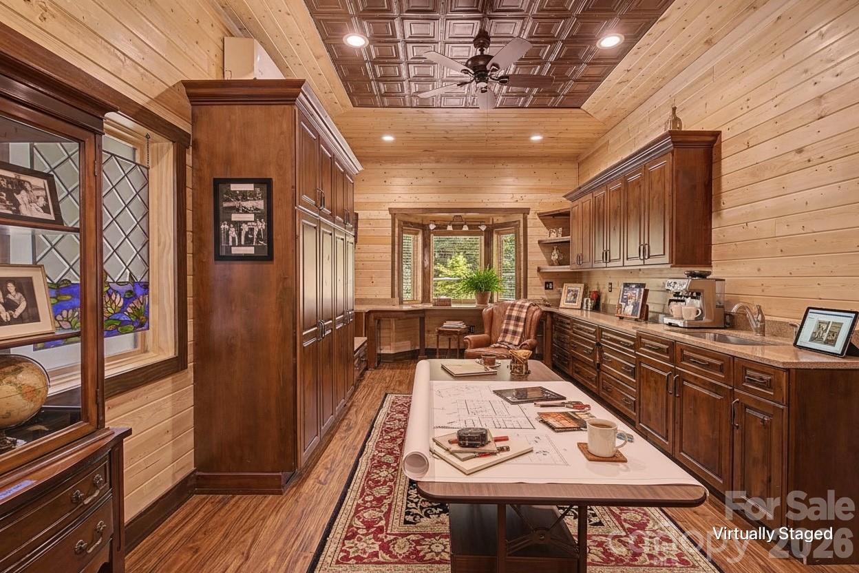 925 Appalachian Way — Bryson City