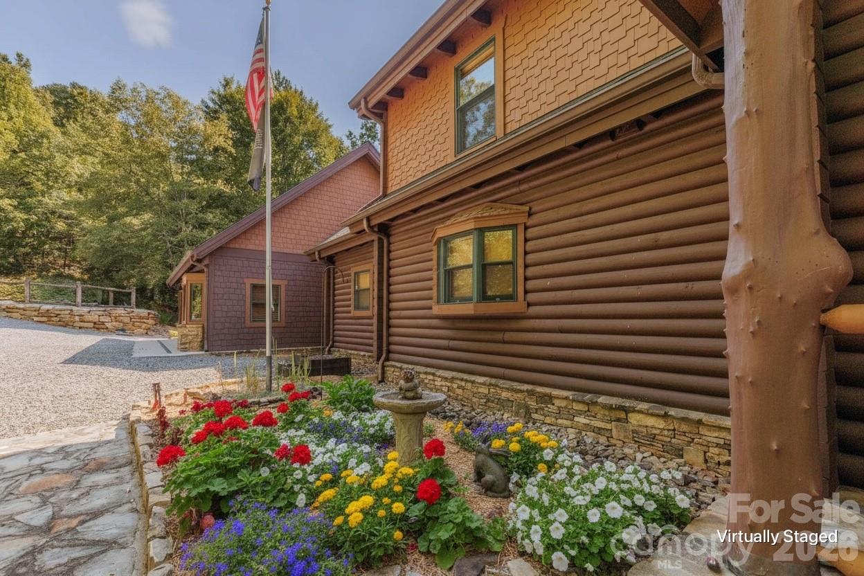 925 Appalachian Way — Bryson City