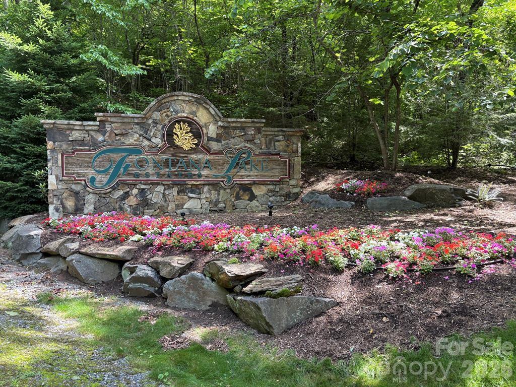 925 Appalachian Way — Bryson City