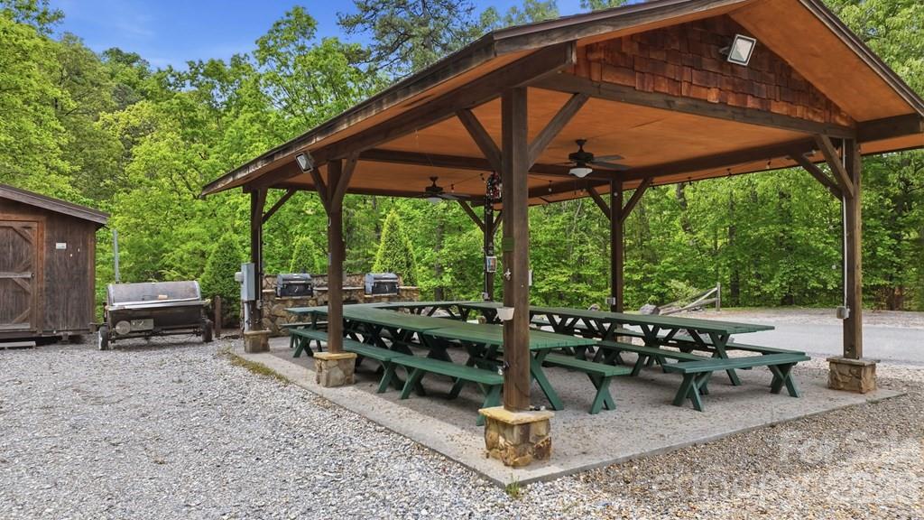925 Appalachian Way — Bryson City