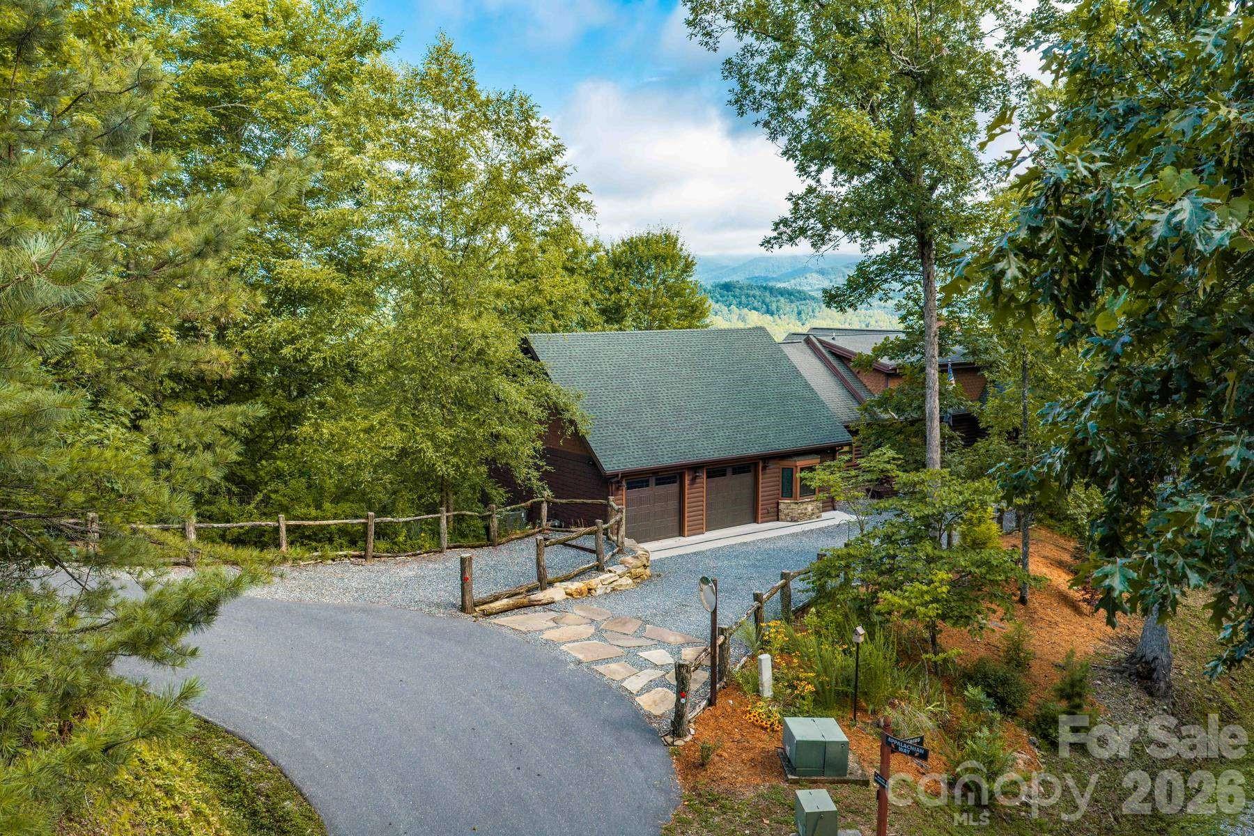 925 Appalachian Way — Bryson City