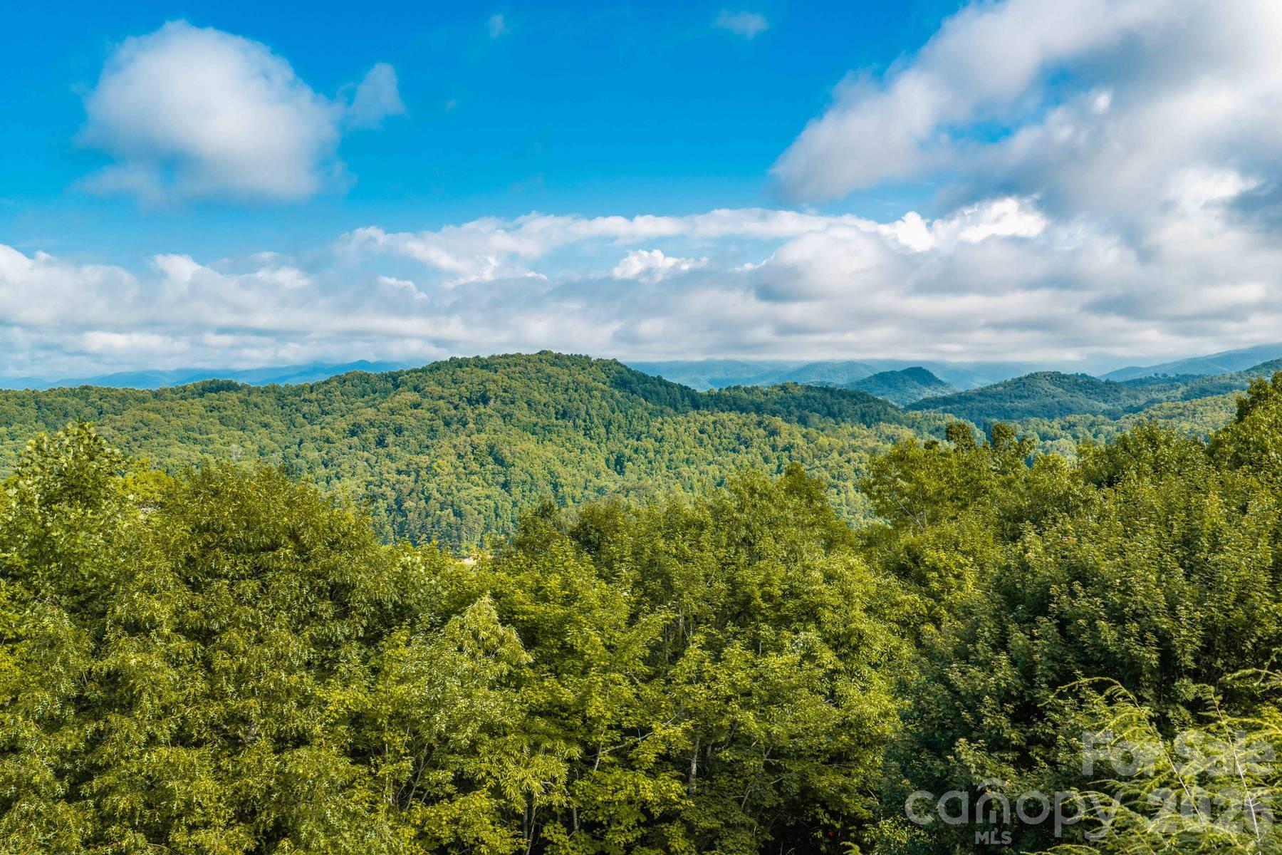 925 Appalachian Way — Bryson City