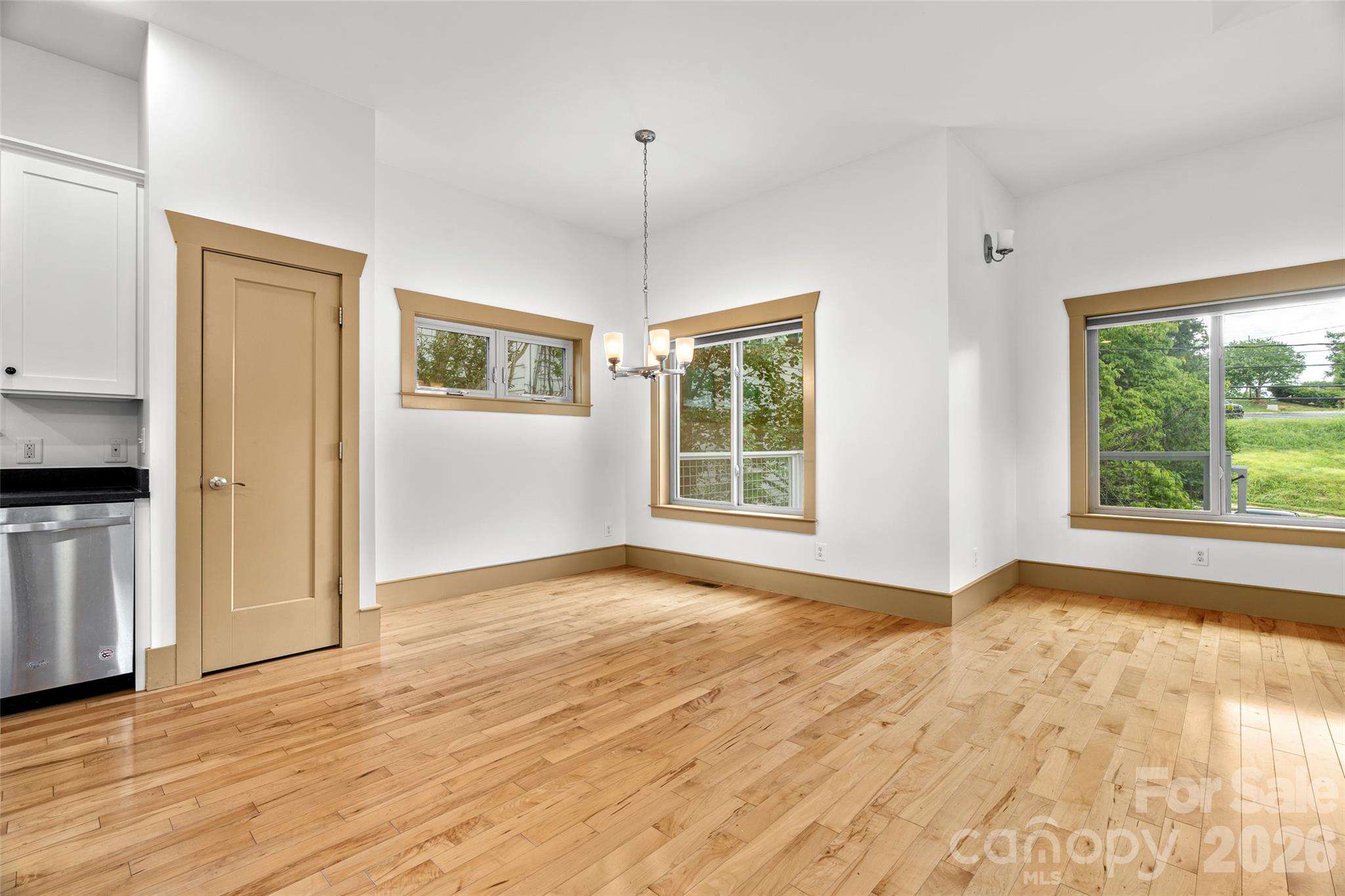 337 Sand Hill Road — Asheville