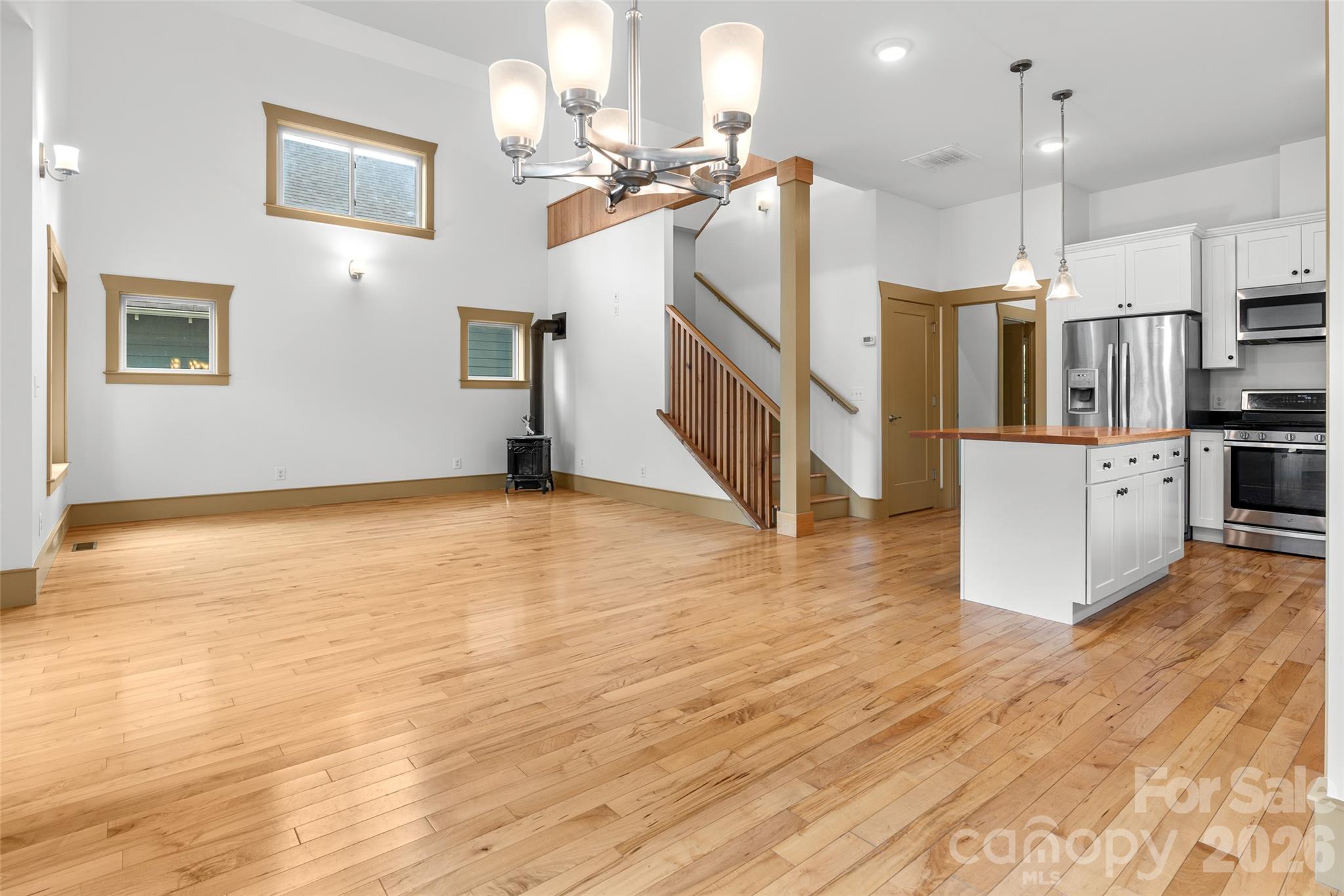 337 Sand Hill Road — Asheville