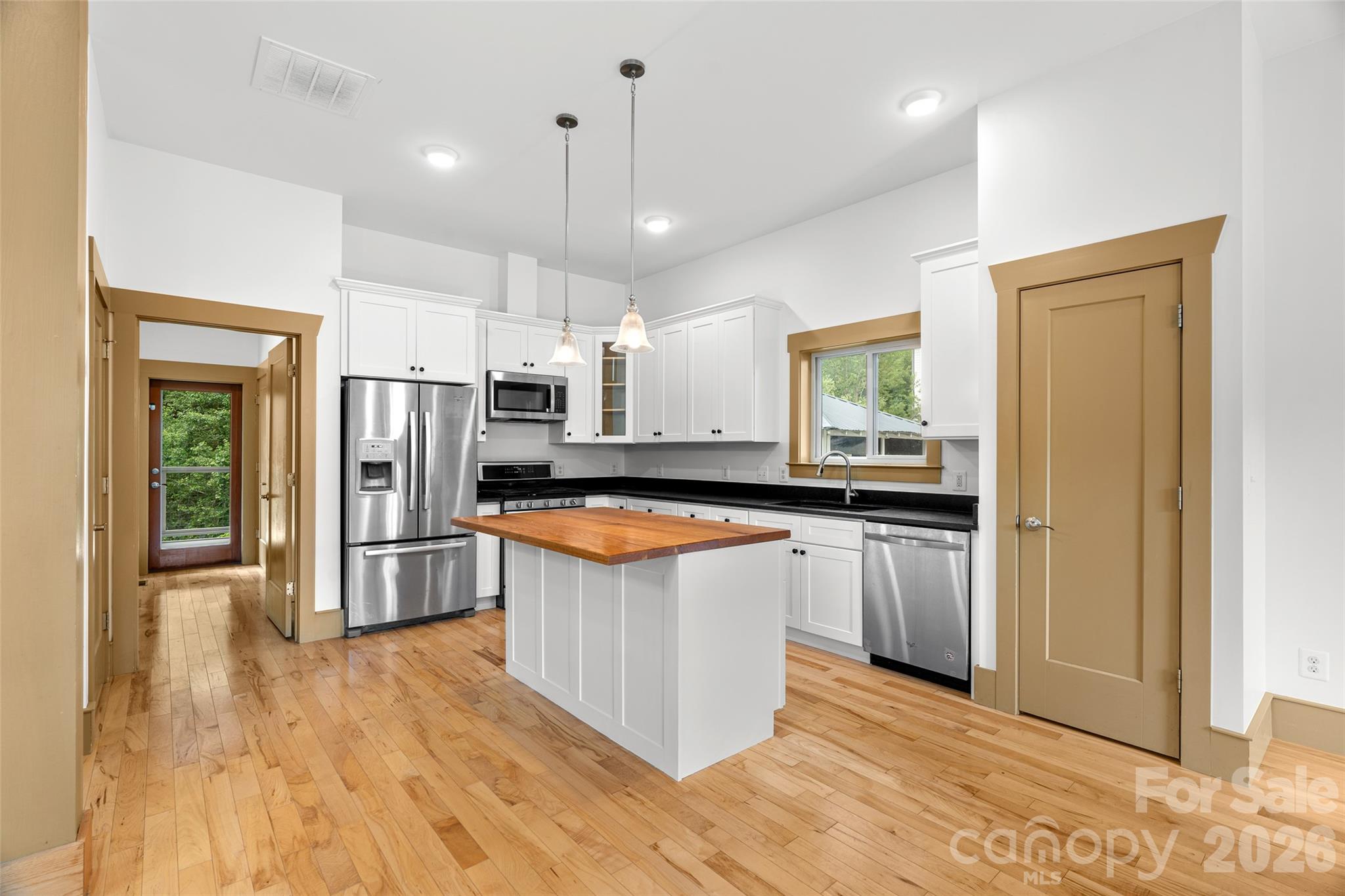 337 Sand Hill Road — Asheville