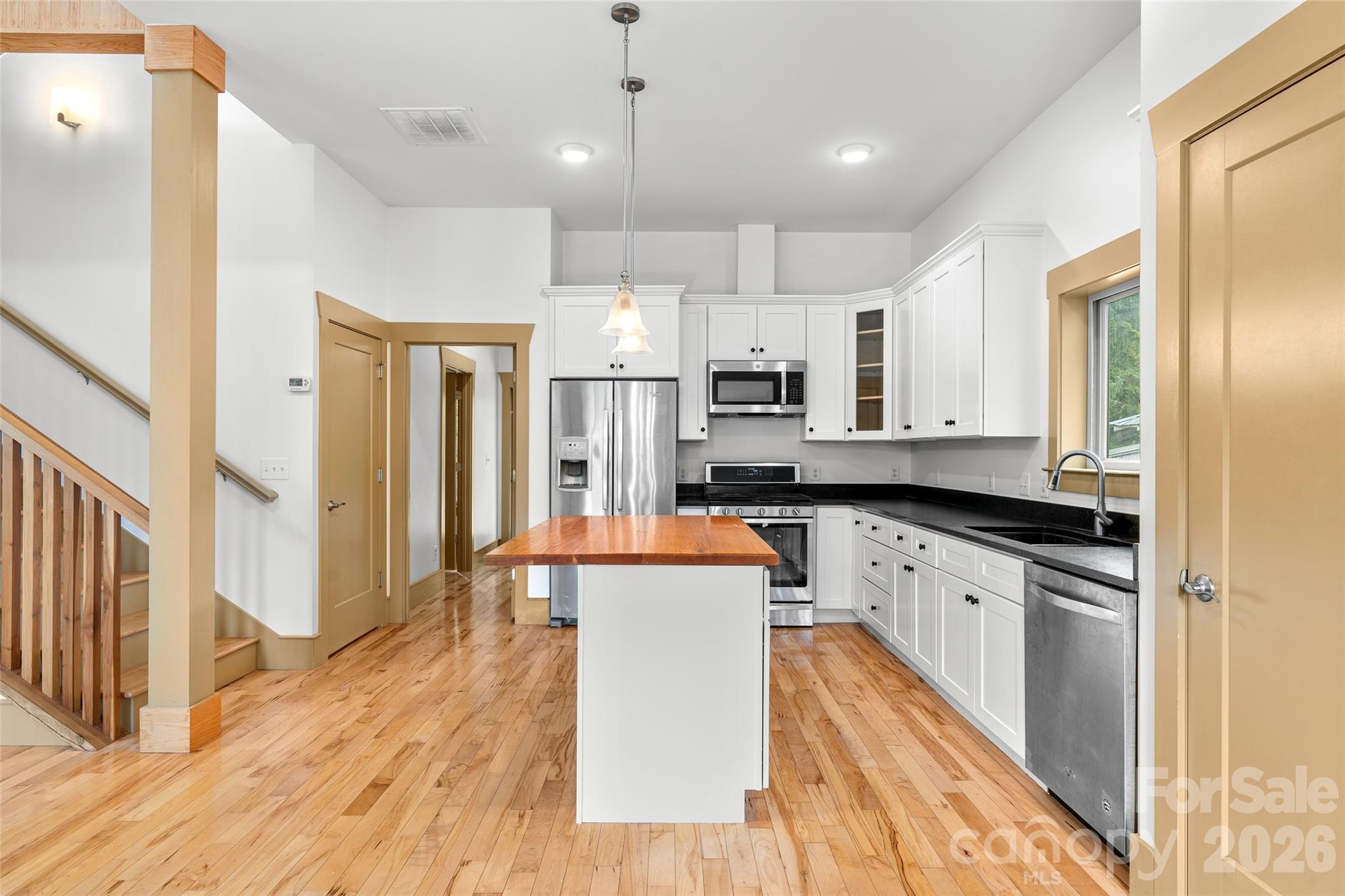 337 Sand Hill Road — Asheville