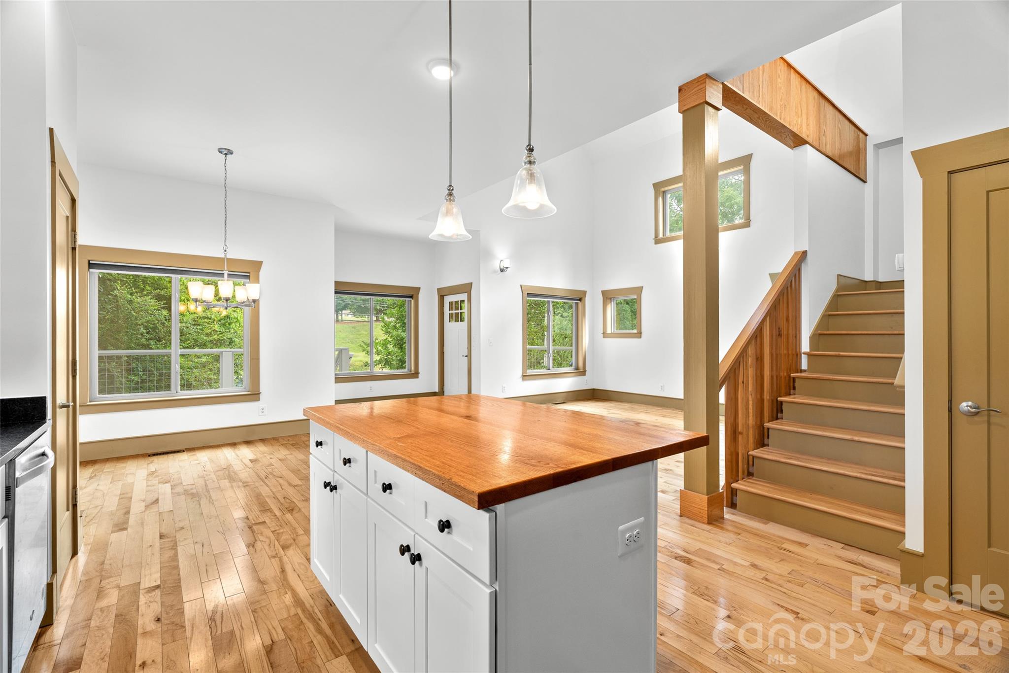 337 Sand Hill Road — Asheville