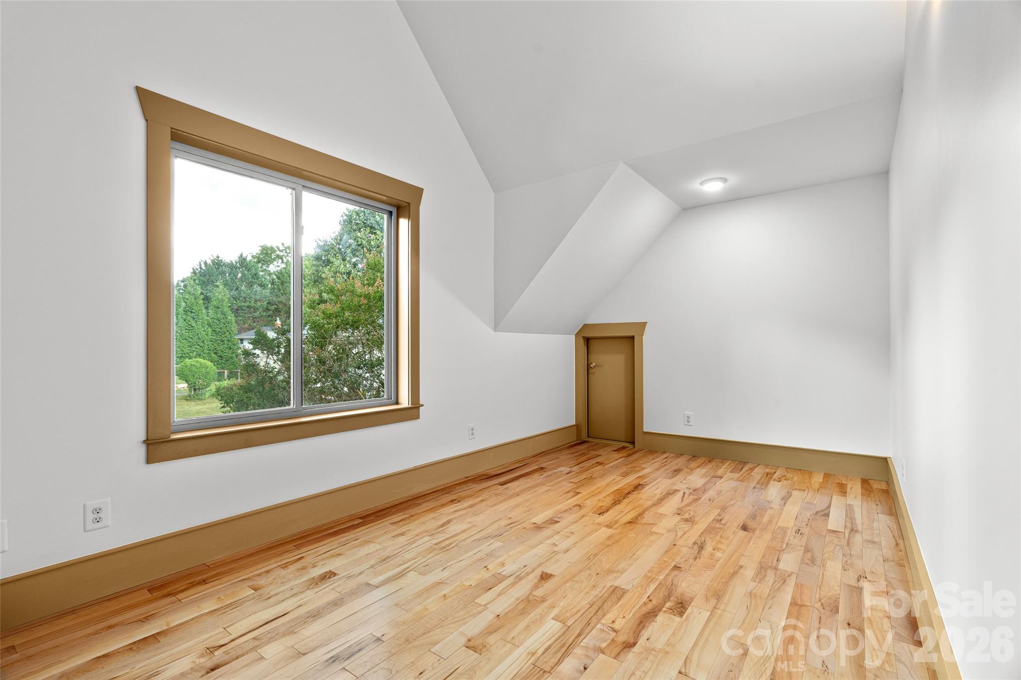 337 Sand Hill Road — Asheville