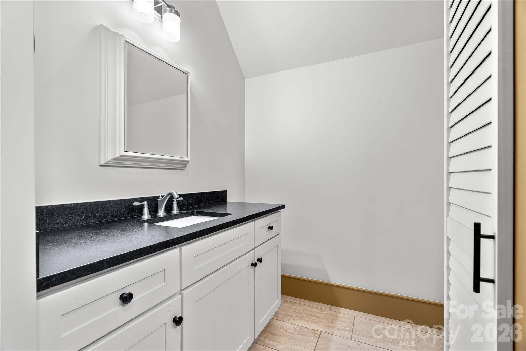 337 Sand Hill Road — Asheville