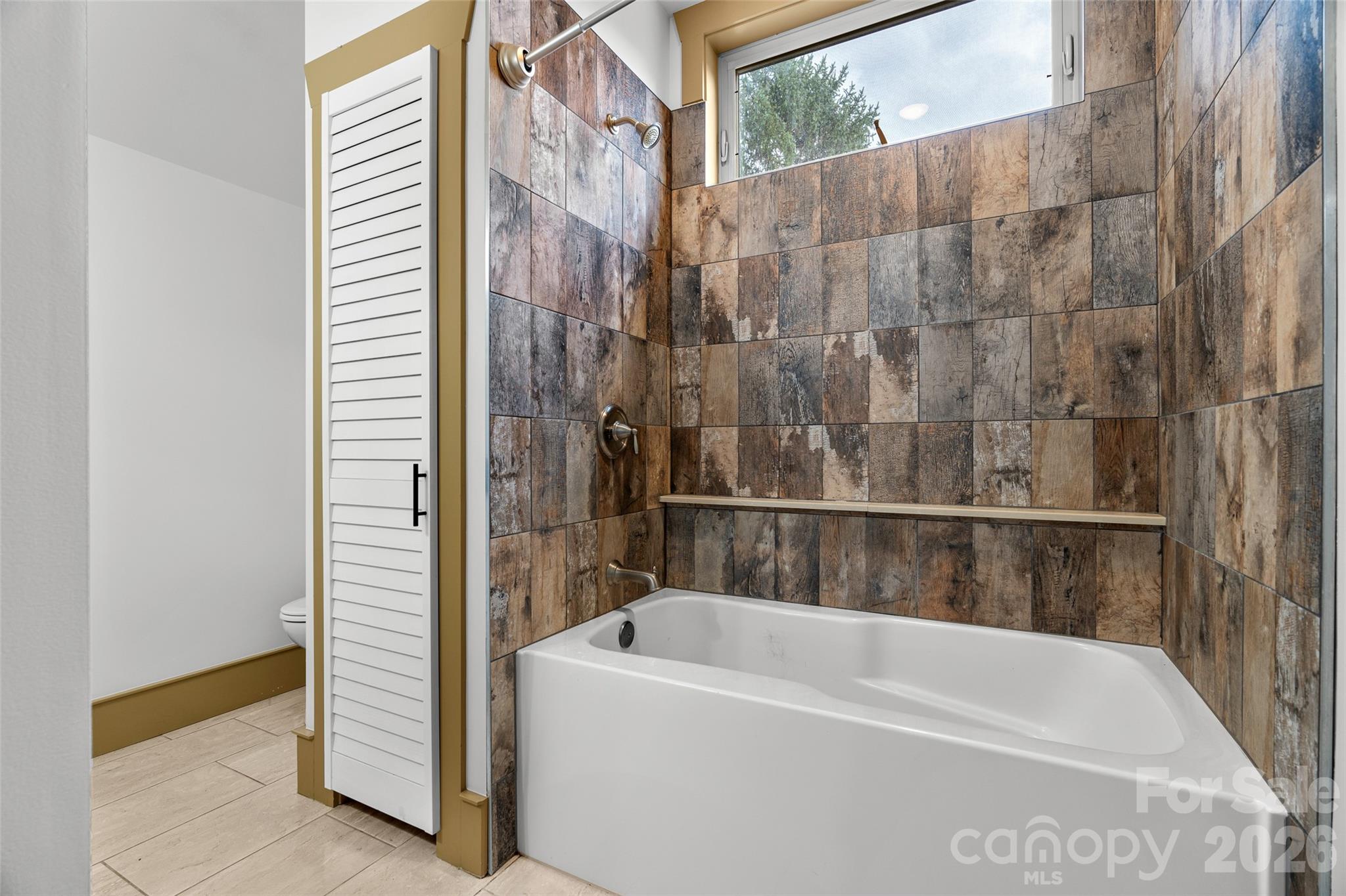 337 Sand Hill Road — Asheville