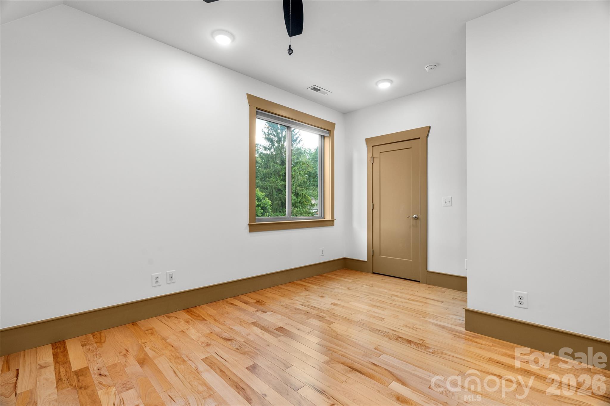 337 Sand Hill Road — Asheville
