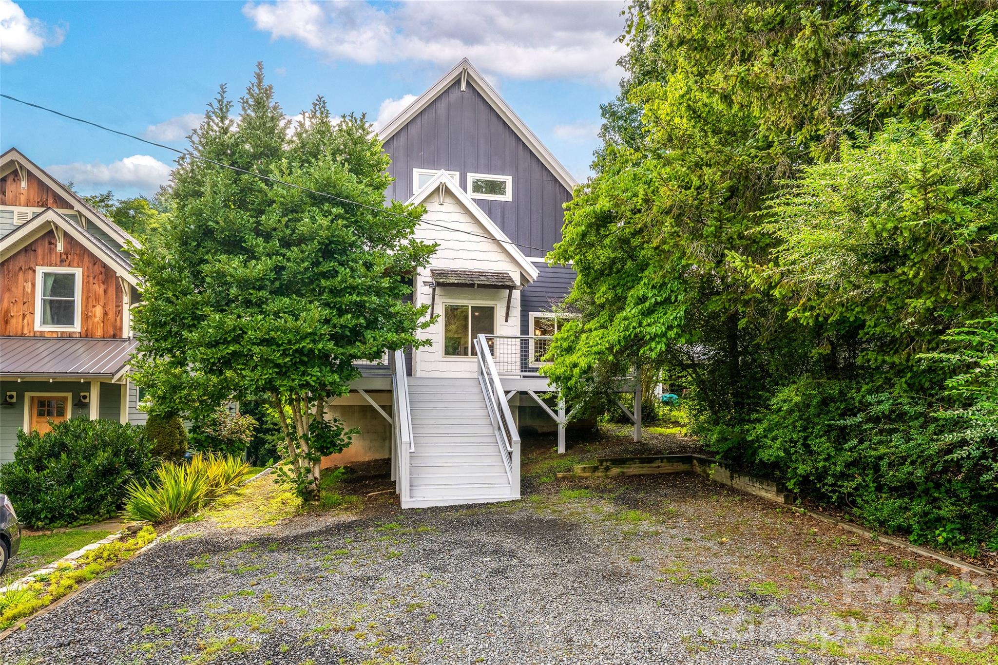 337 Sand Hill Road — Asheville