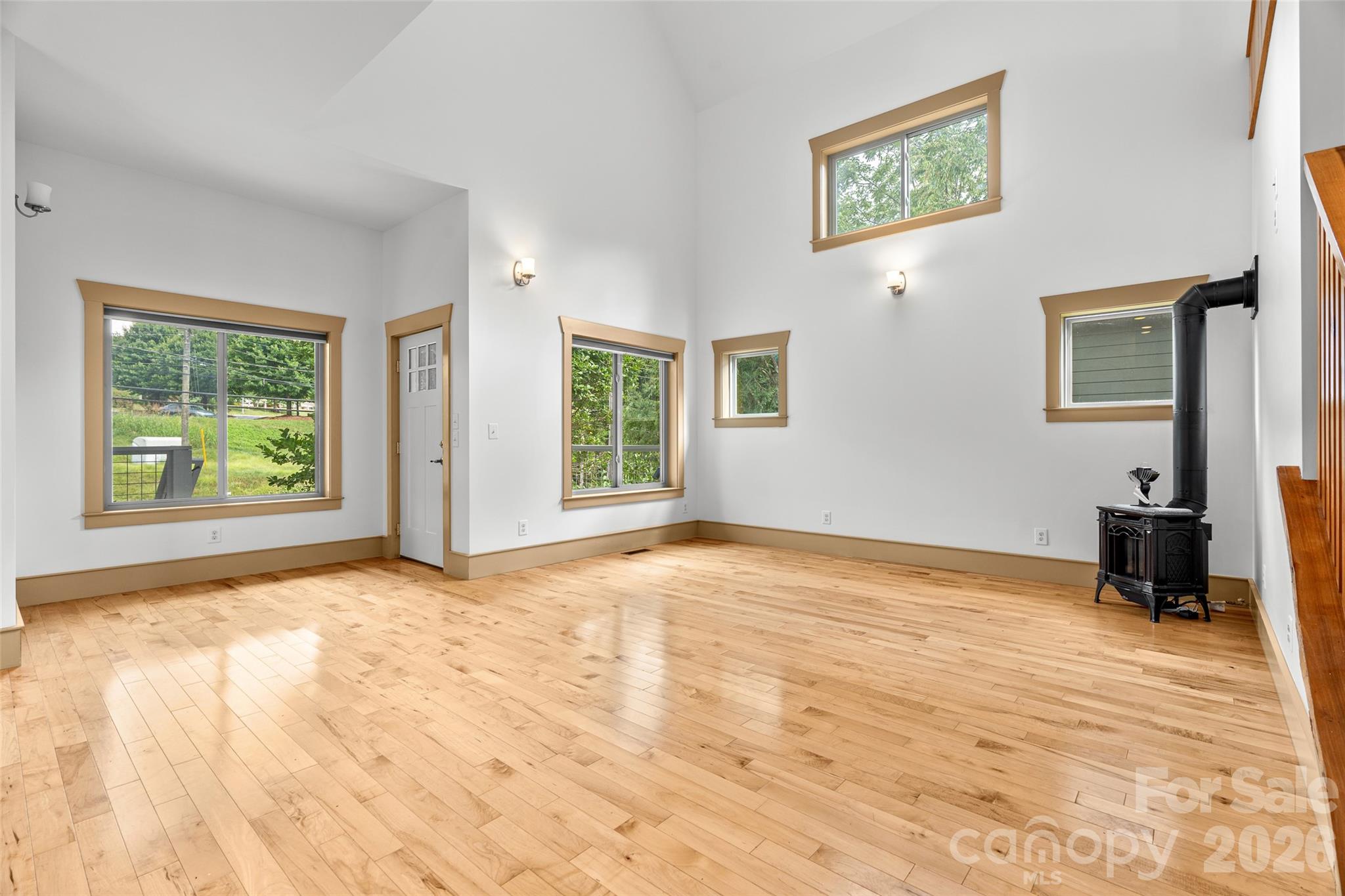 337 Sand Hill Road — Asheville