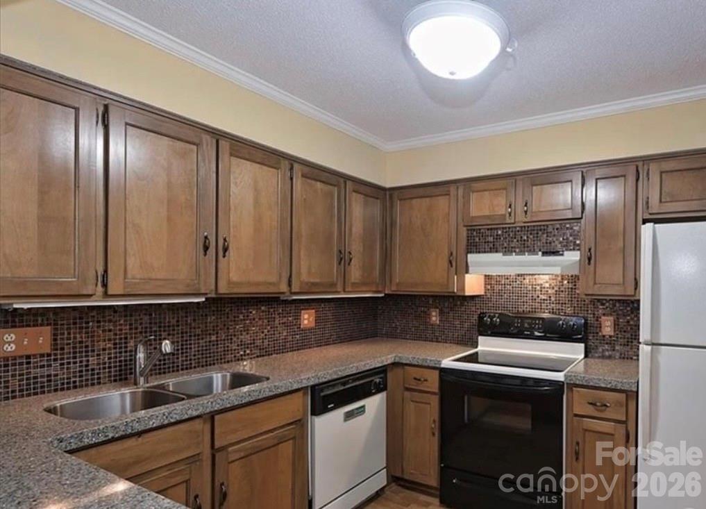 7345 Winery Lane #907 — Charlotte